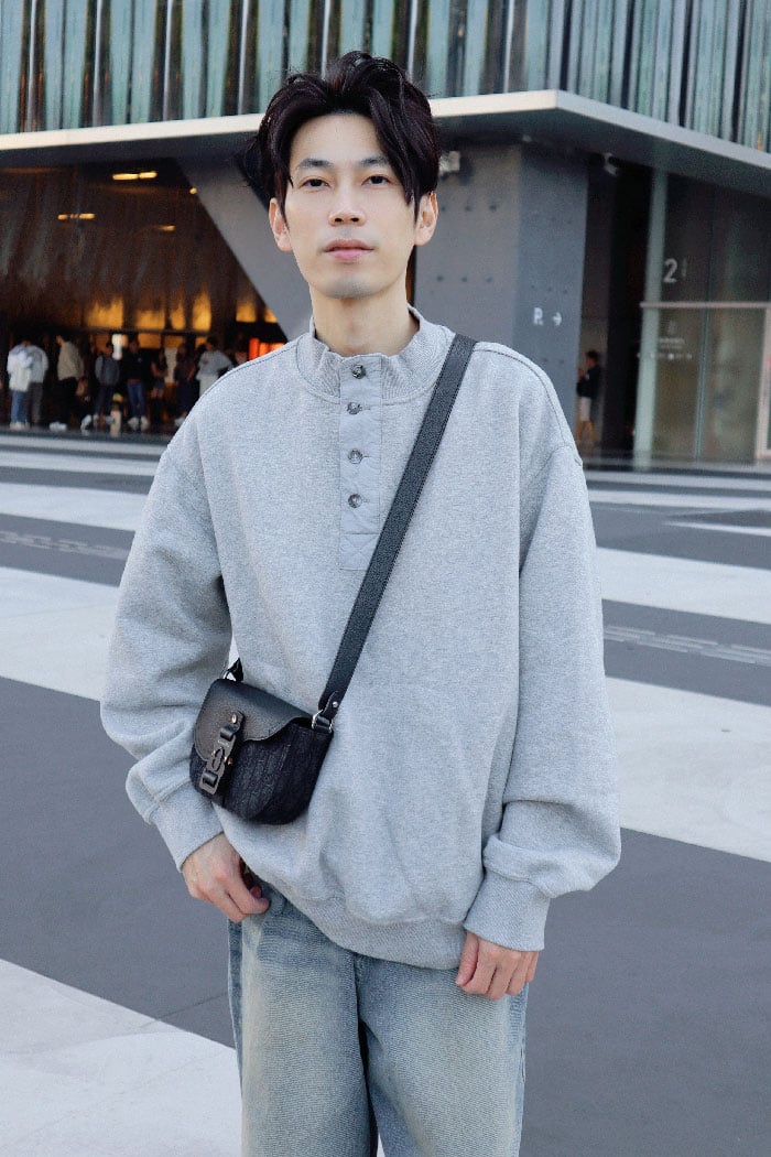 【 Giusto 】立領排釦大學T