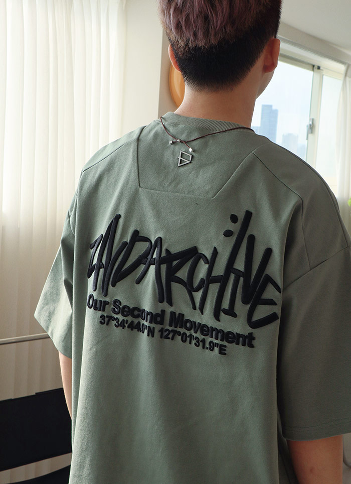 【 Giusto 】立體刺繡音字皮革短袖上衣