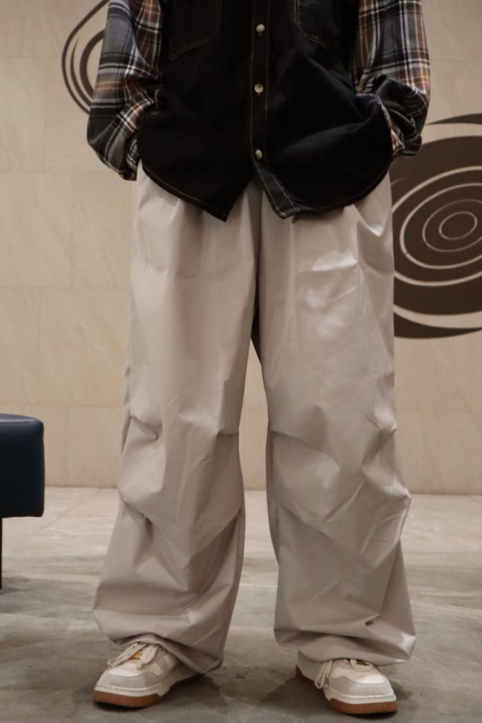 【 Giusto 】膝下抓褶挺版尼龍寬褲