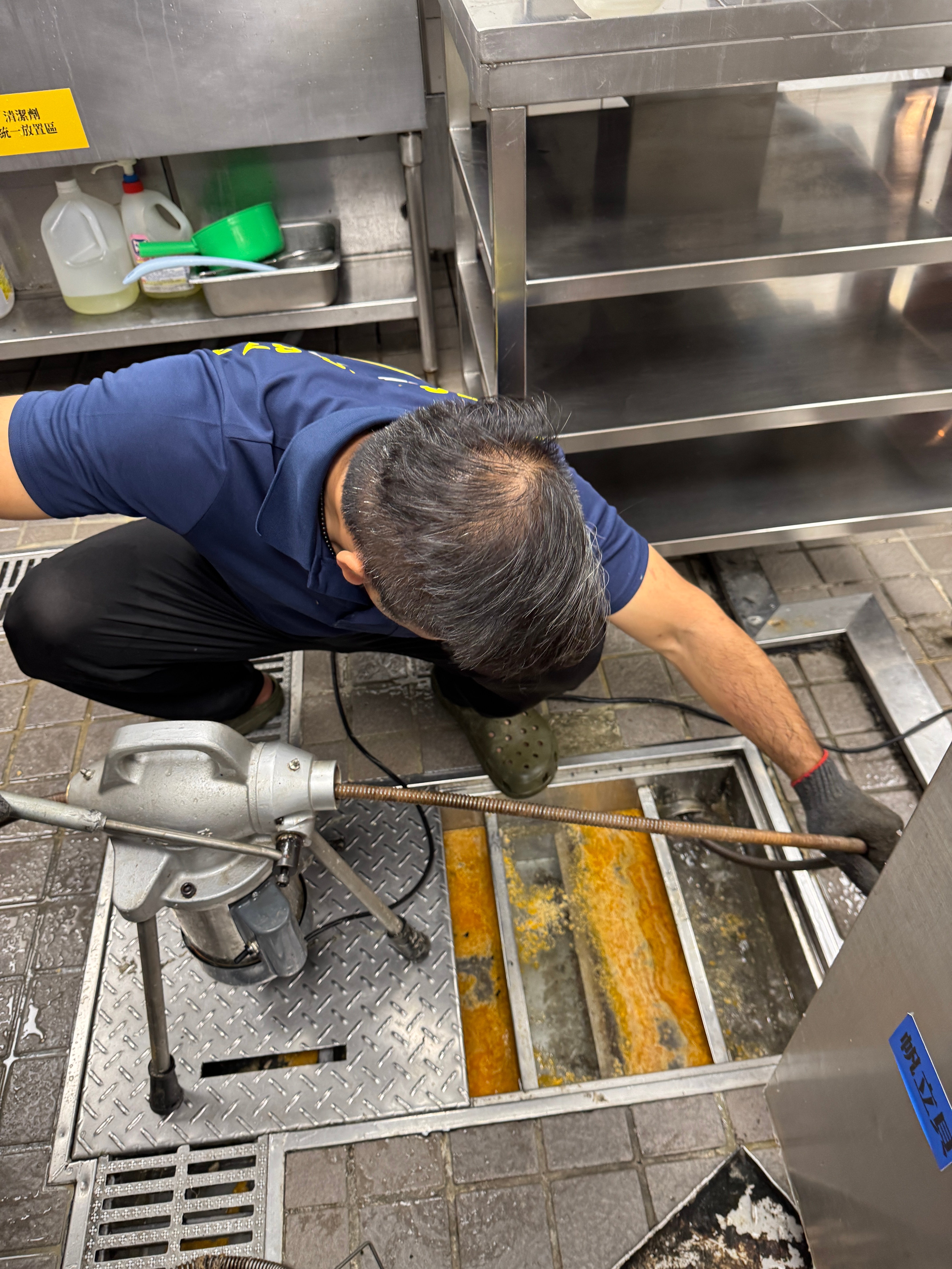 火鍋店排水管疏通案例｜高壓水刀清洗油垢，守護乾淨用餐環境