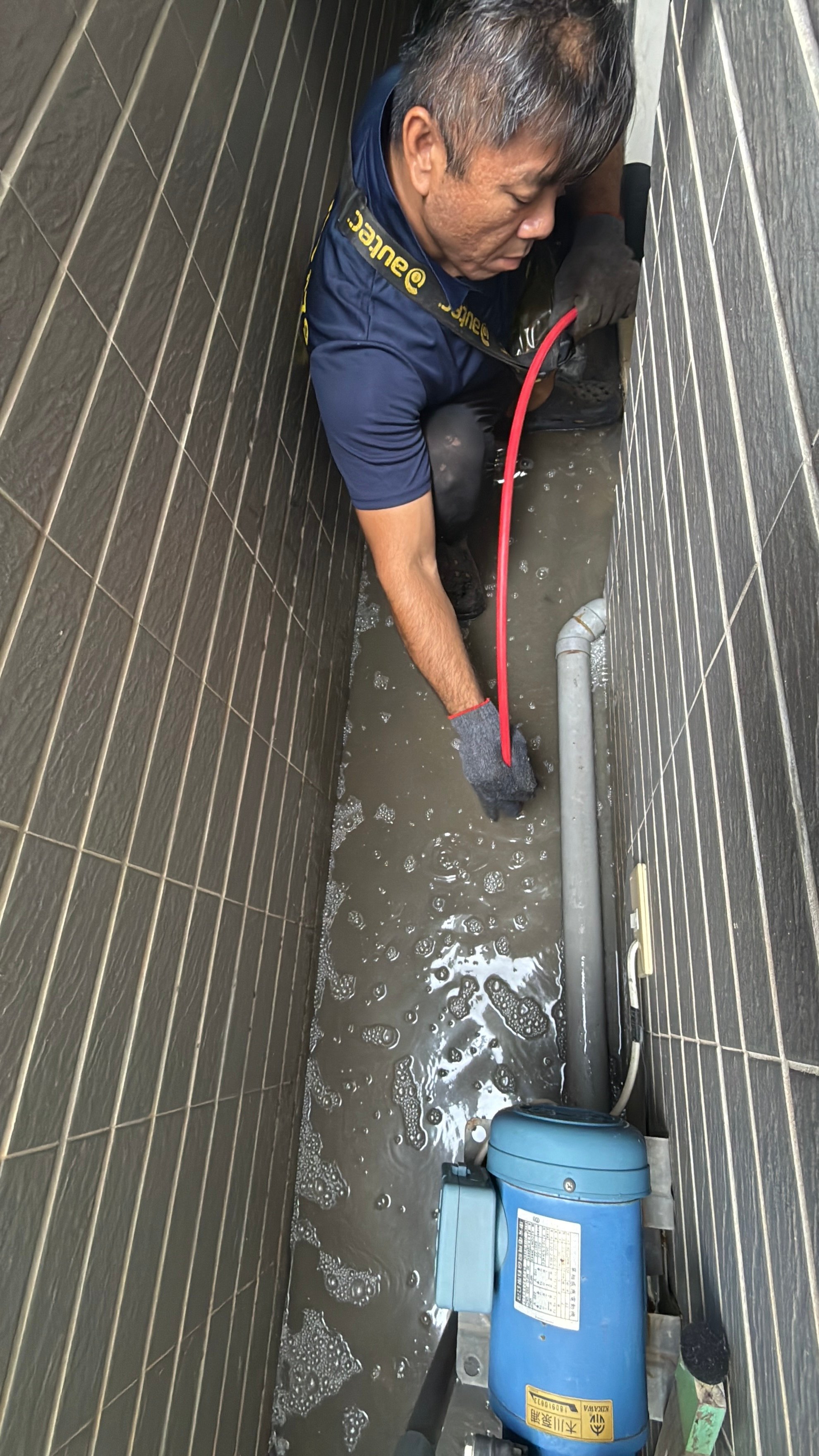 鼓山慶豐街廢水管水刀疏通｜狹窄管道間排水清疏實例｜永正企業工程