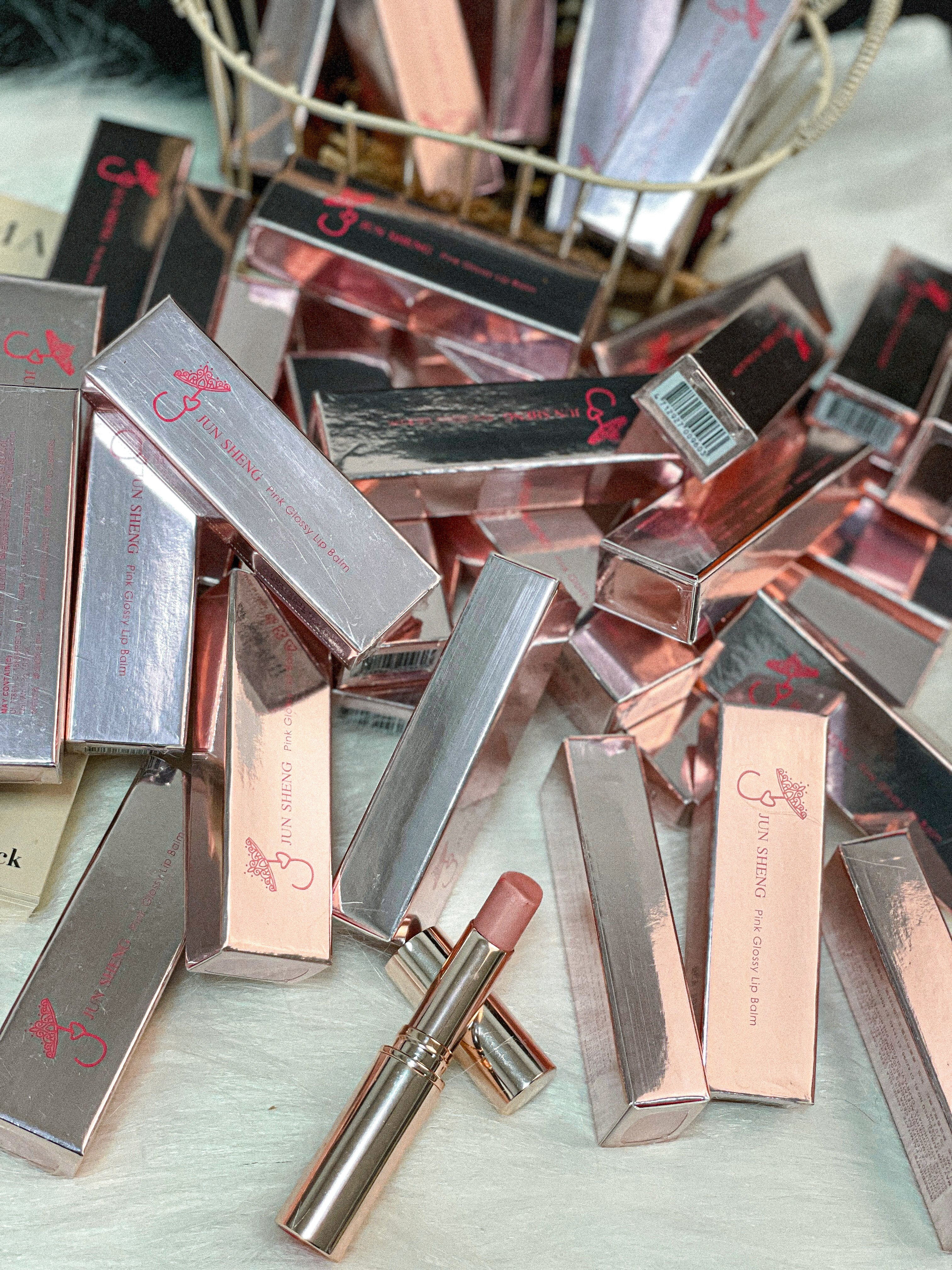 粉戀光漾潤唇膏