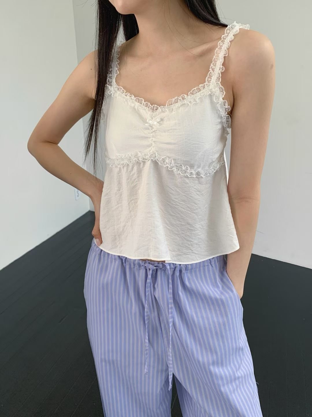 ♡正韓♡微光蕾絲肩帶上衣