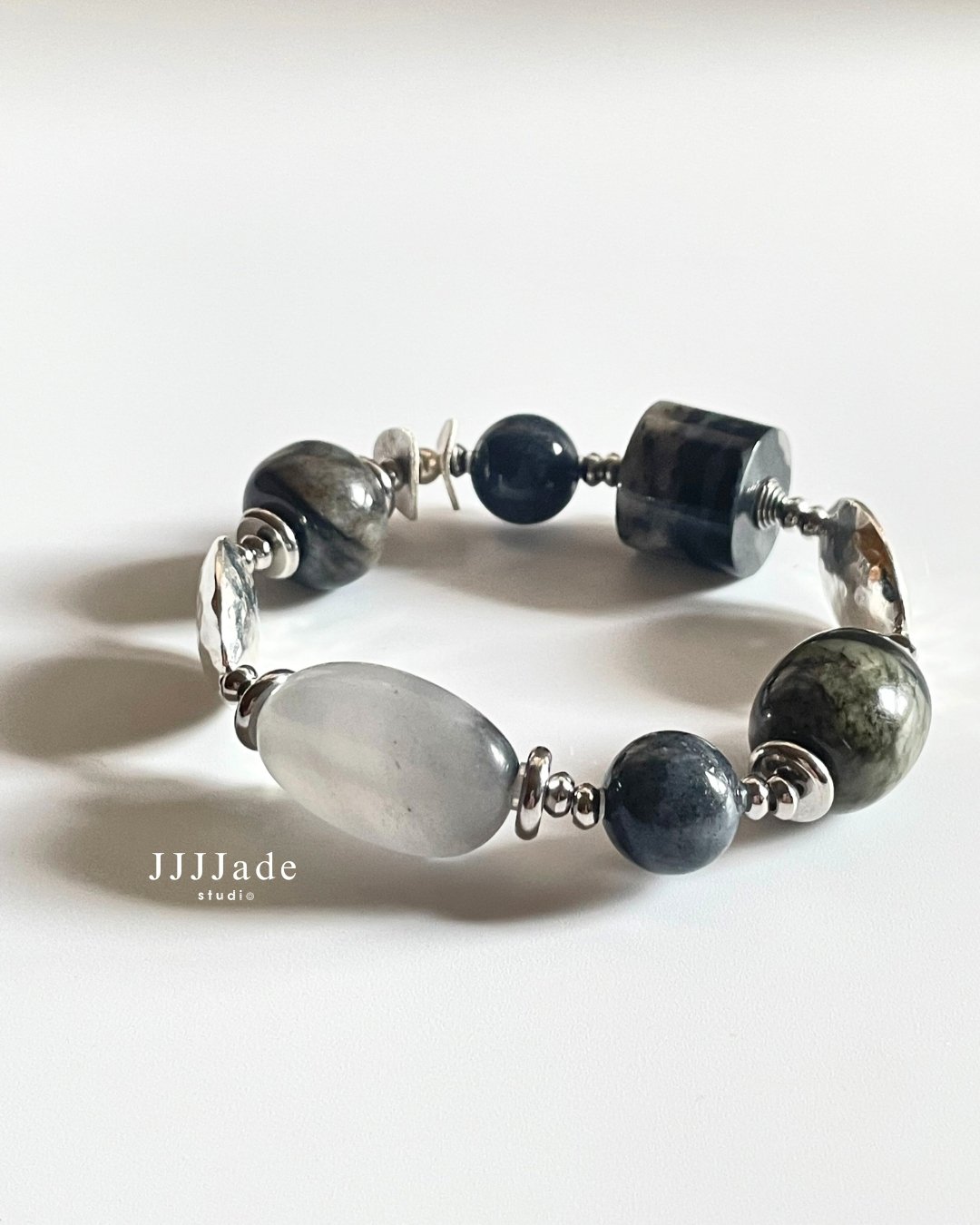 T289 野墨 | 和田玉青花手串