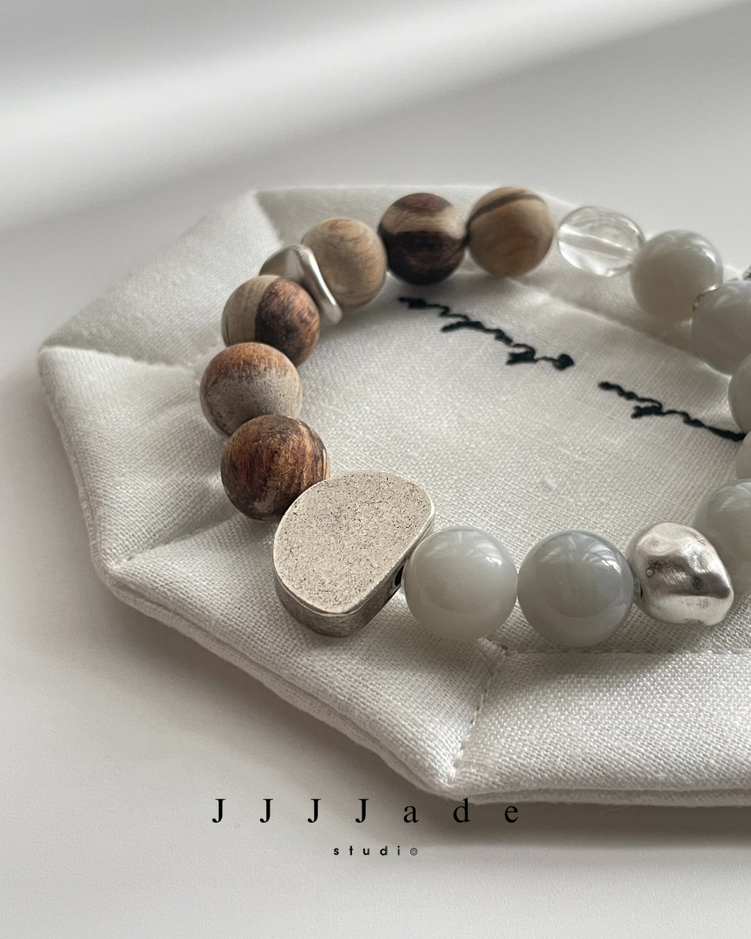 T211 浮界 | 和田玉貢木手串