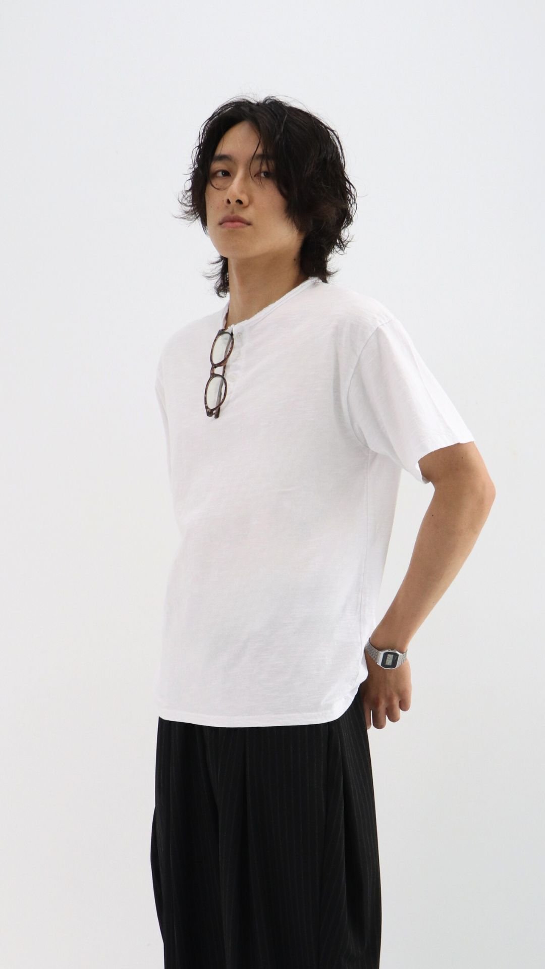 舒適開襟圓領素T