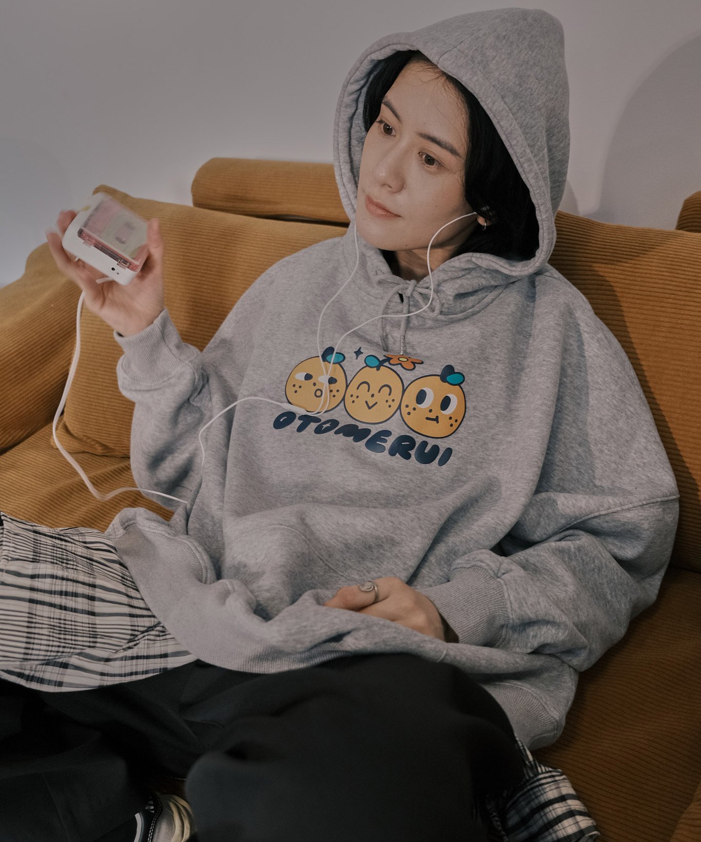 綻放的桔利 刷毛帽tee