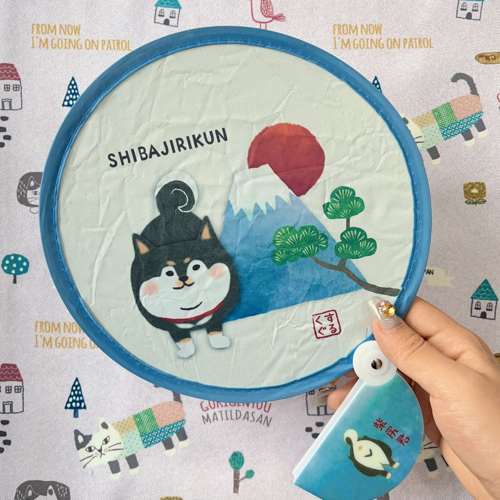 出門包包必備的小東西 一秒打開太方便   日系狗狗系列折疊扇