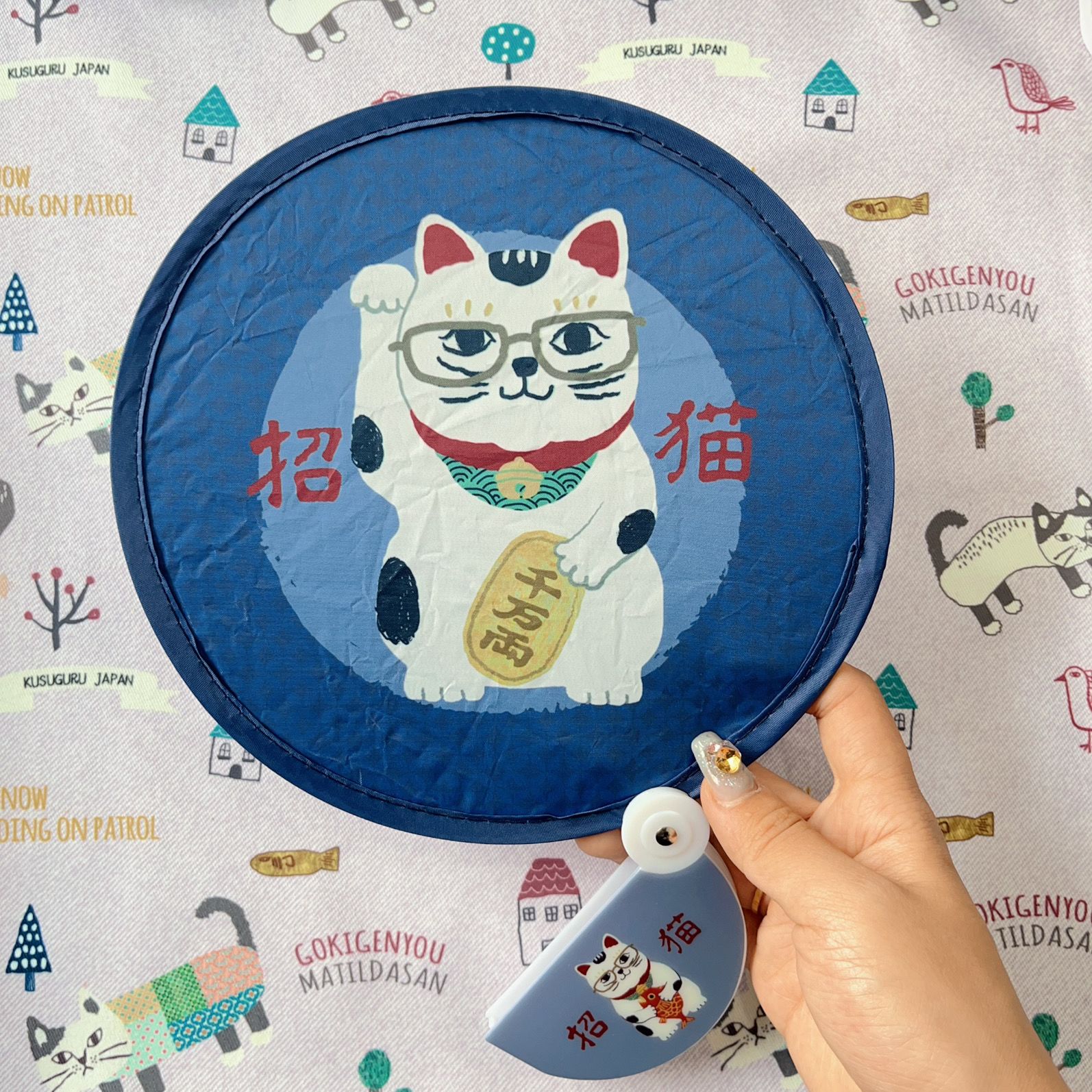 出門包包必備的小東西 一秒打開太方便   日系鬥牛犬系列折疊扇