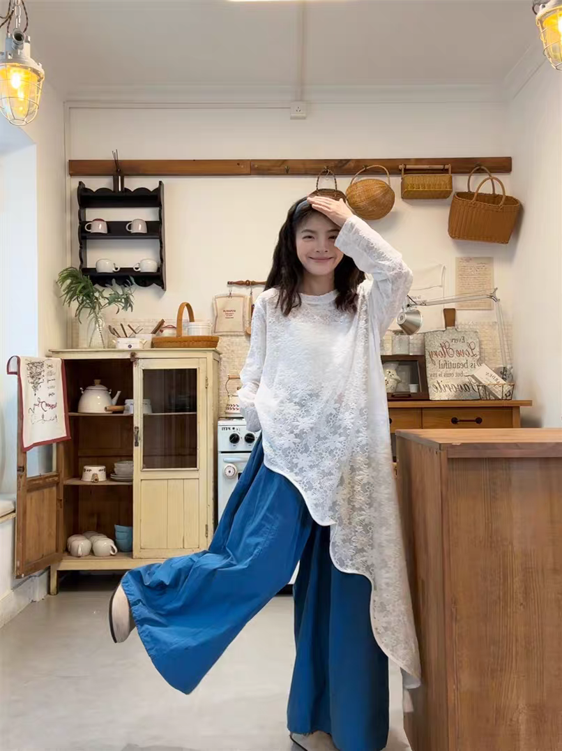 日系復古感不規則下擺蕾絲上衣