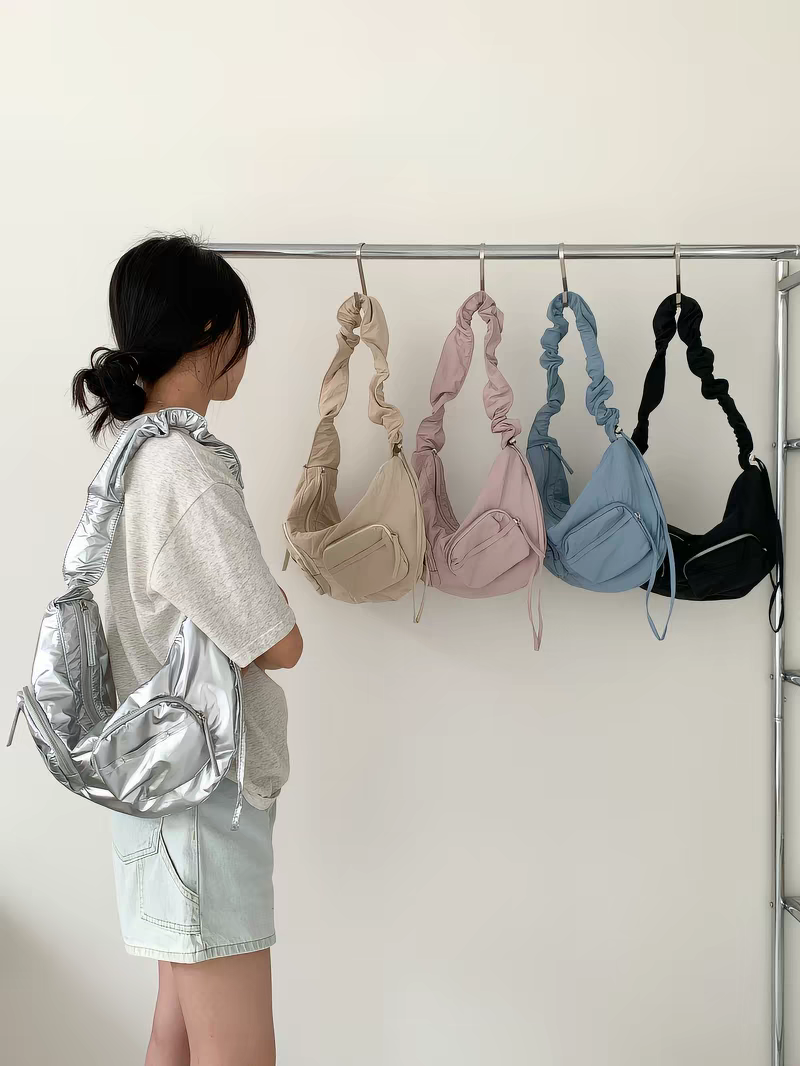 夏季必入！皺褶雲朵單肩包