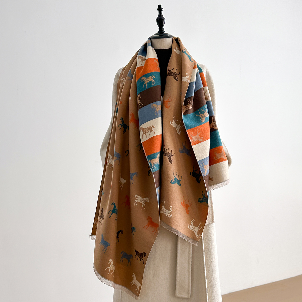 歐款雙面撞色馬兒 圖騰仿羊絨保暖圍巾
