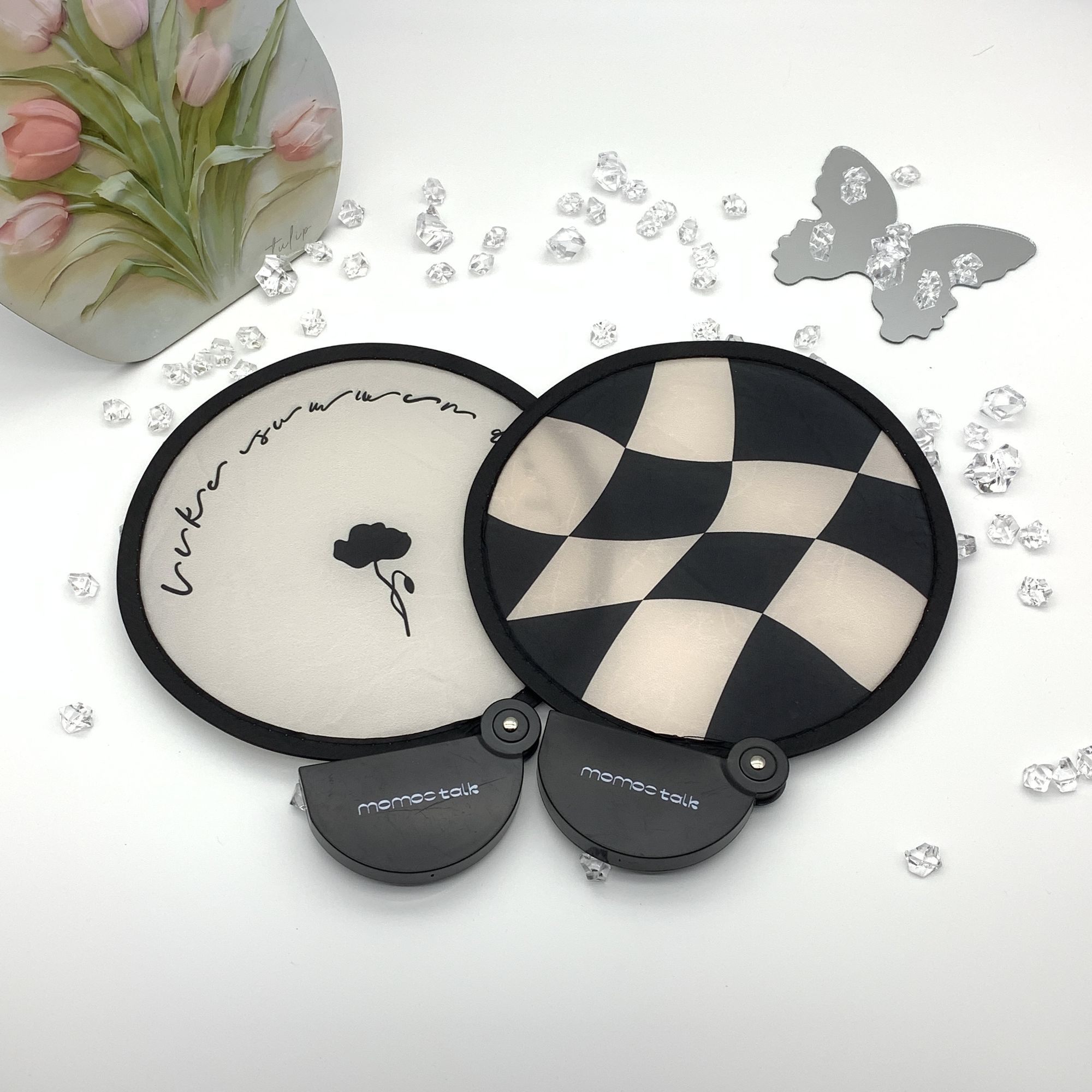 出門包包必備的小東西 一秒打開太方便   黑白系列折疊扇