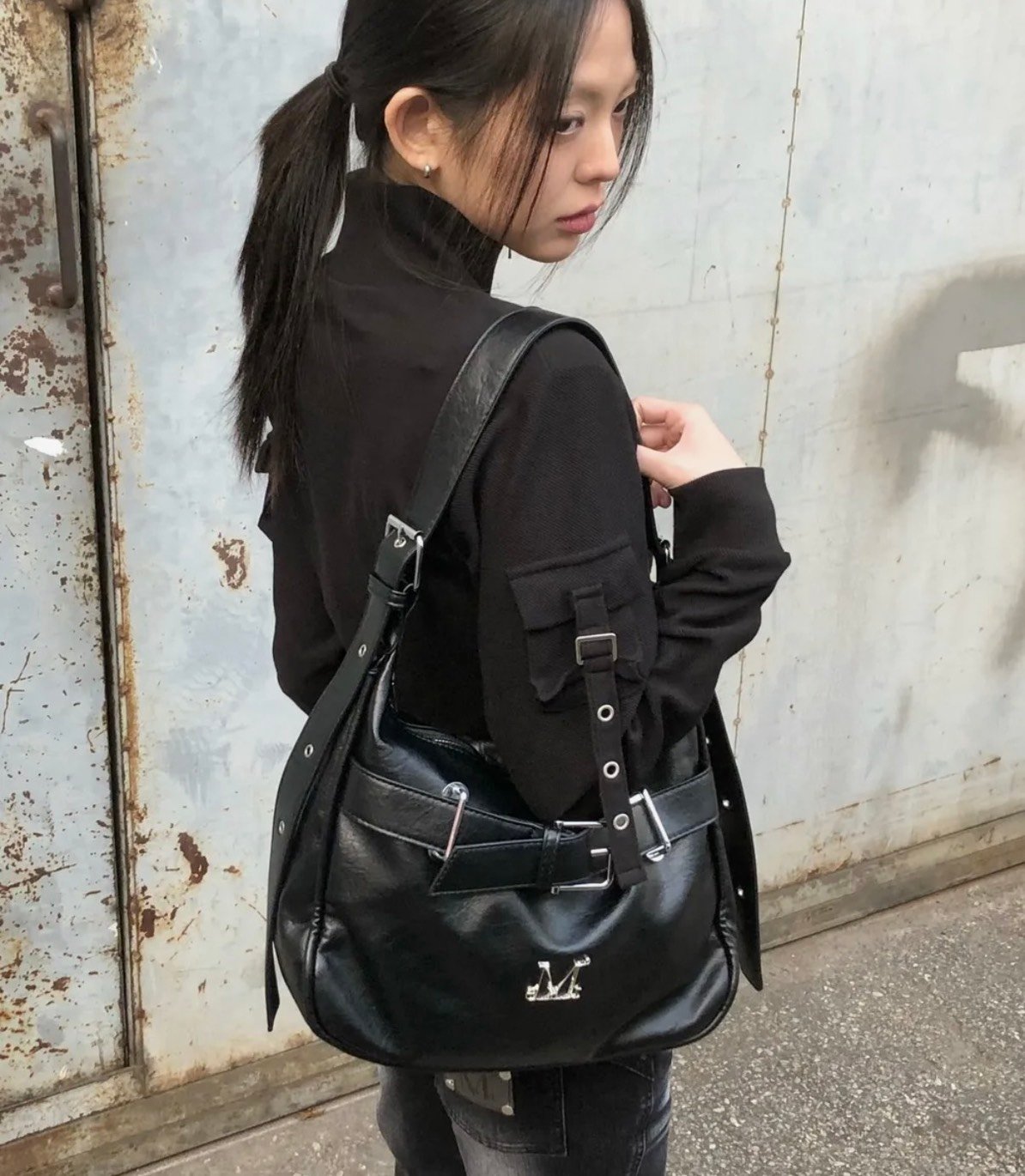 Mucent ღ 金屬LOGO皮釦肩背包