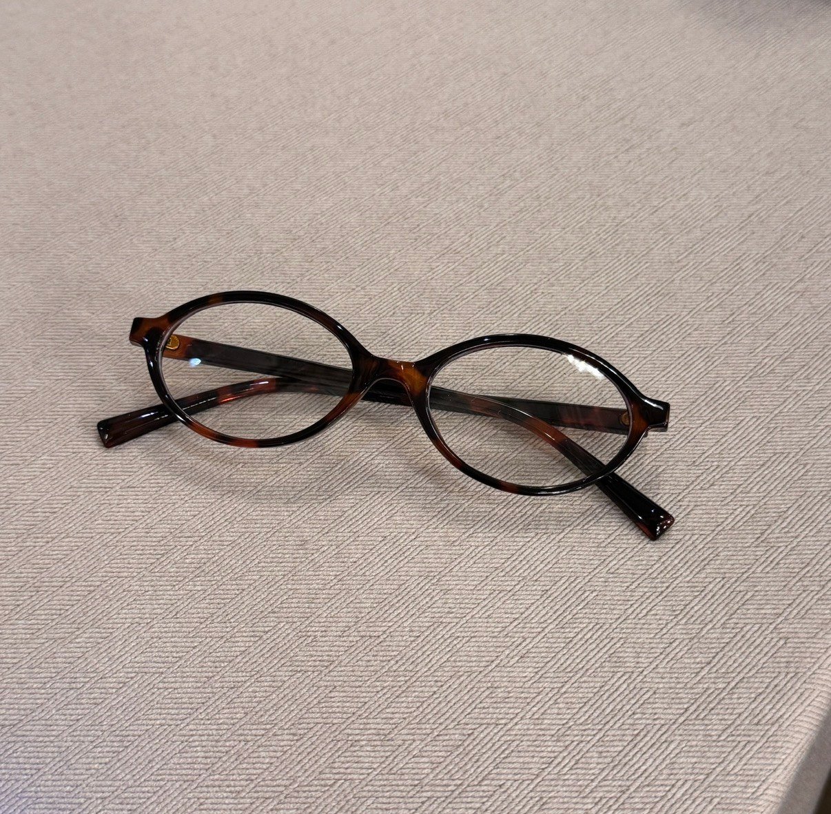 琥珀色質感在線橢圓眼鏡 1color