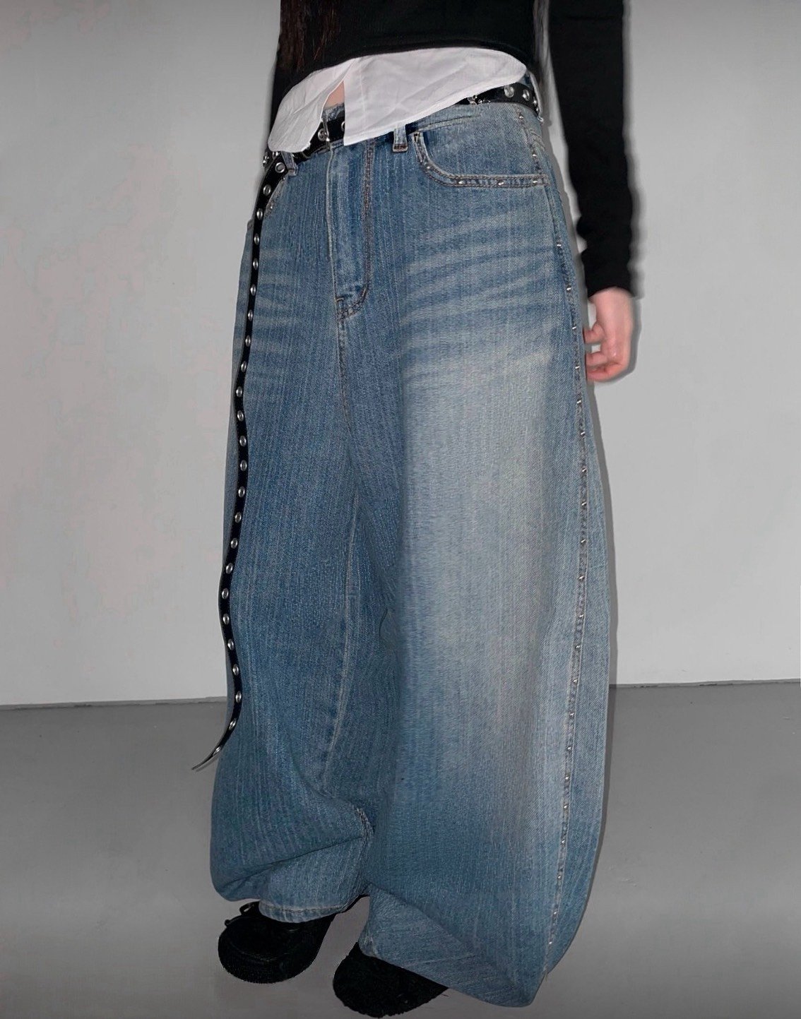 鉚釘牛仔彎刀寬褲 1color