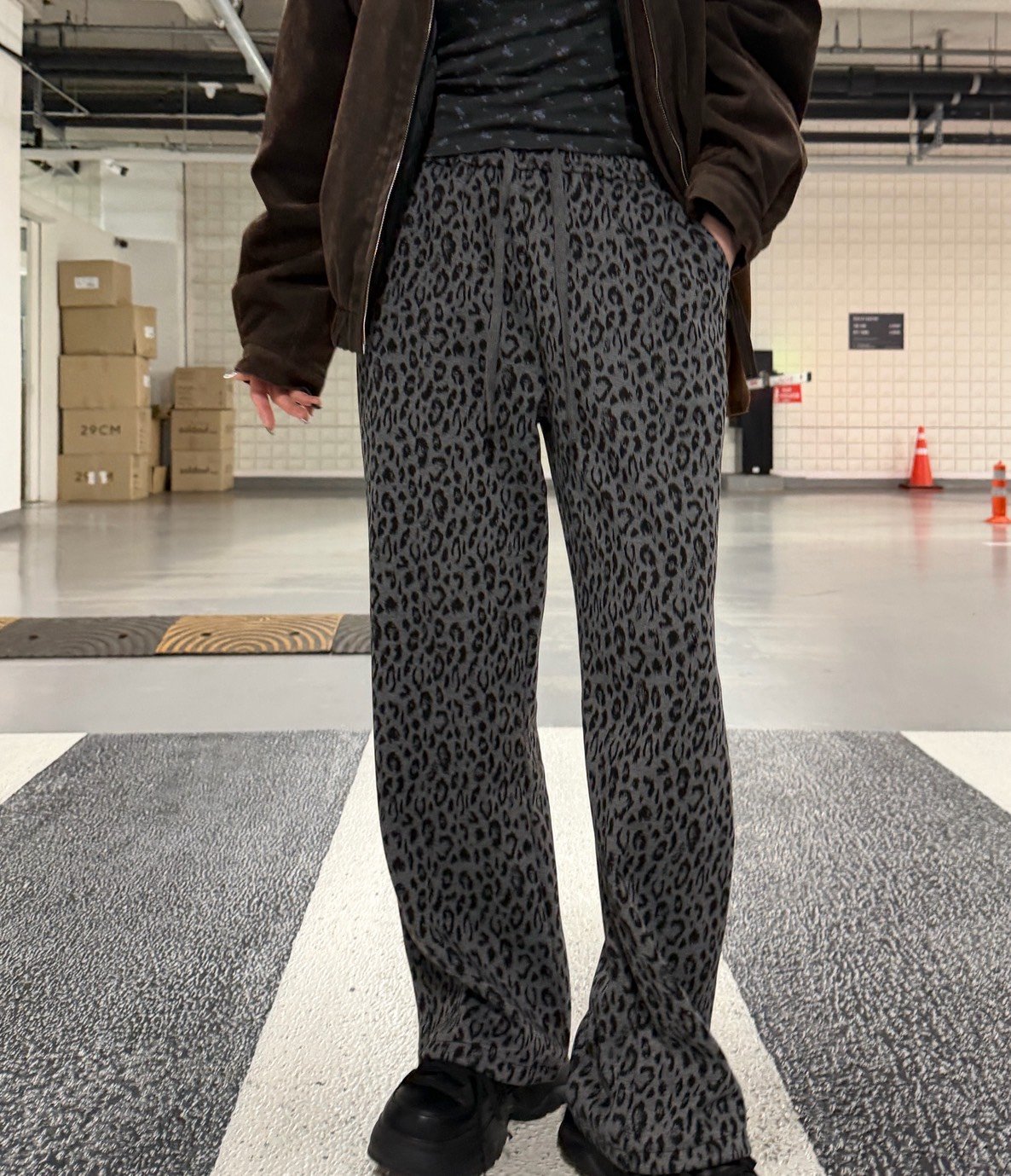 厚磅低調豹紋直筒褲 1color