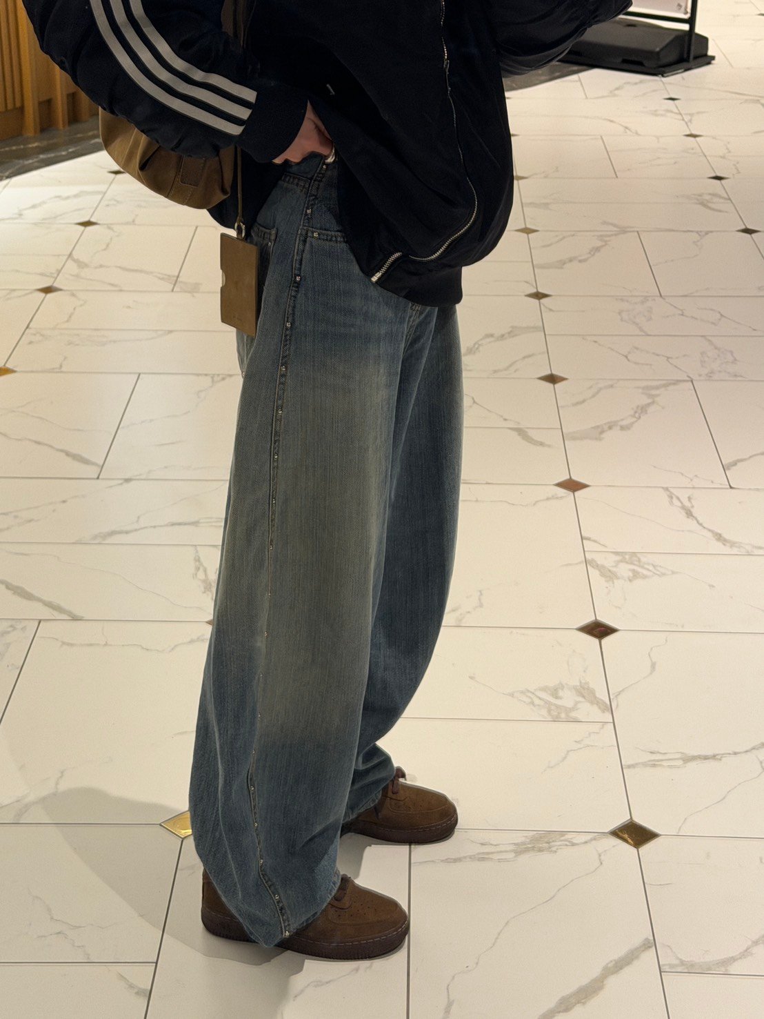 鉚釘牛仔彎刀寬褲 1color