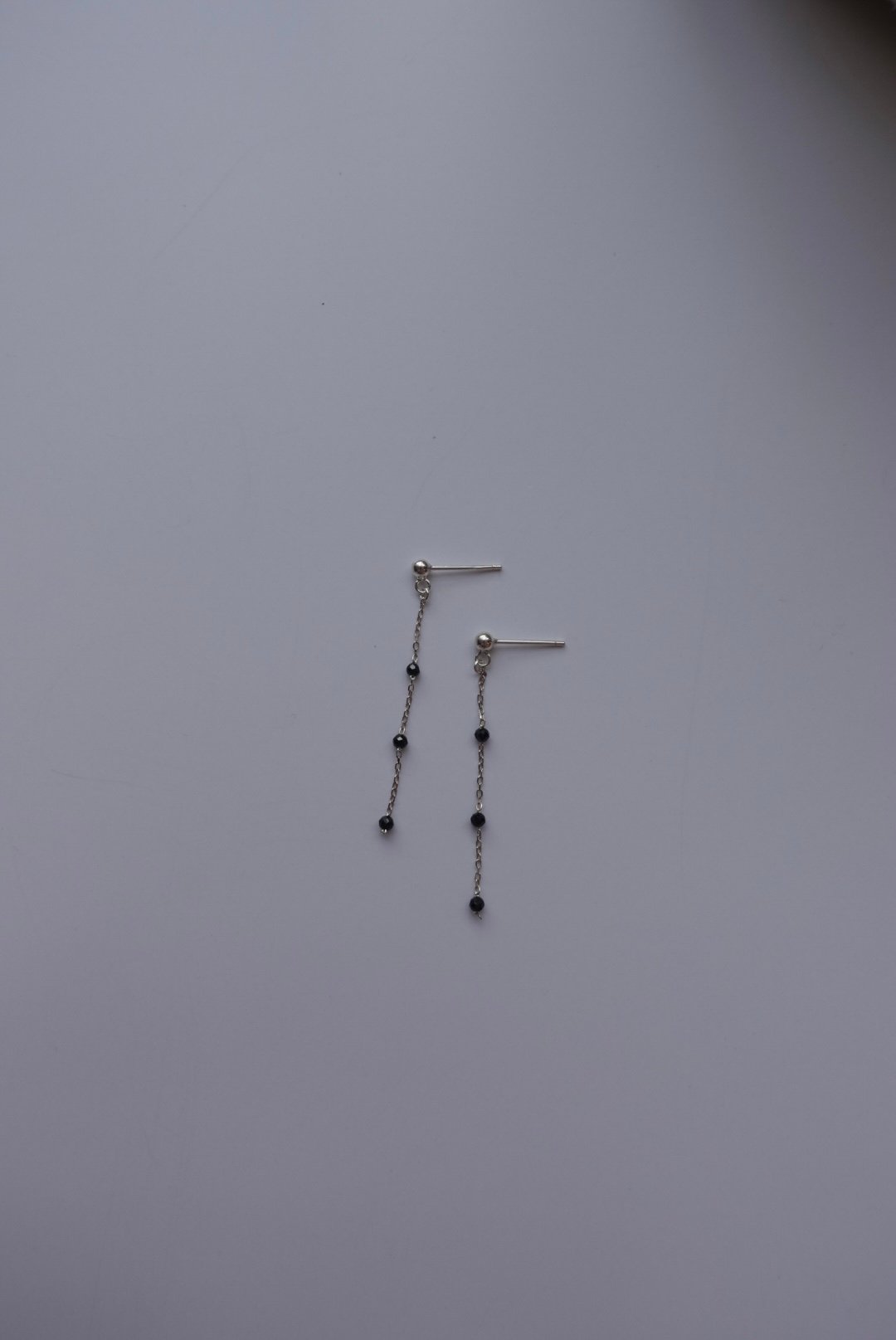 黑尖晶石間隔純銀耳環 S925