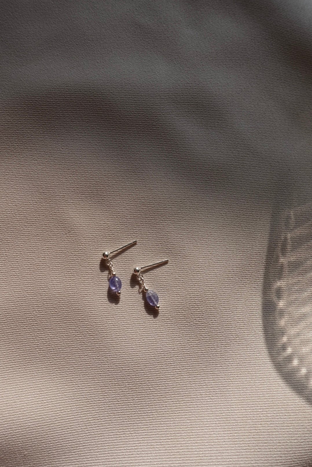 單顆橢圓坦桑石耳環 S925