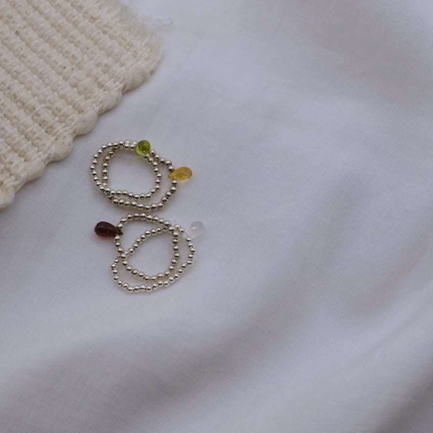 水滴天然石銀珠彈性珠戒