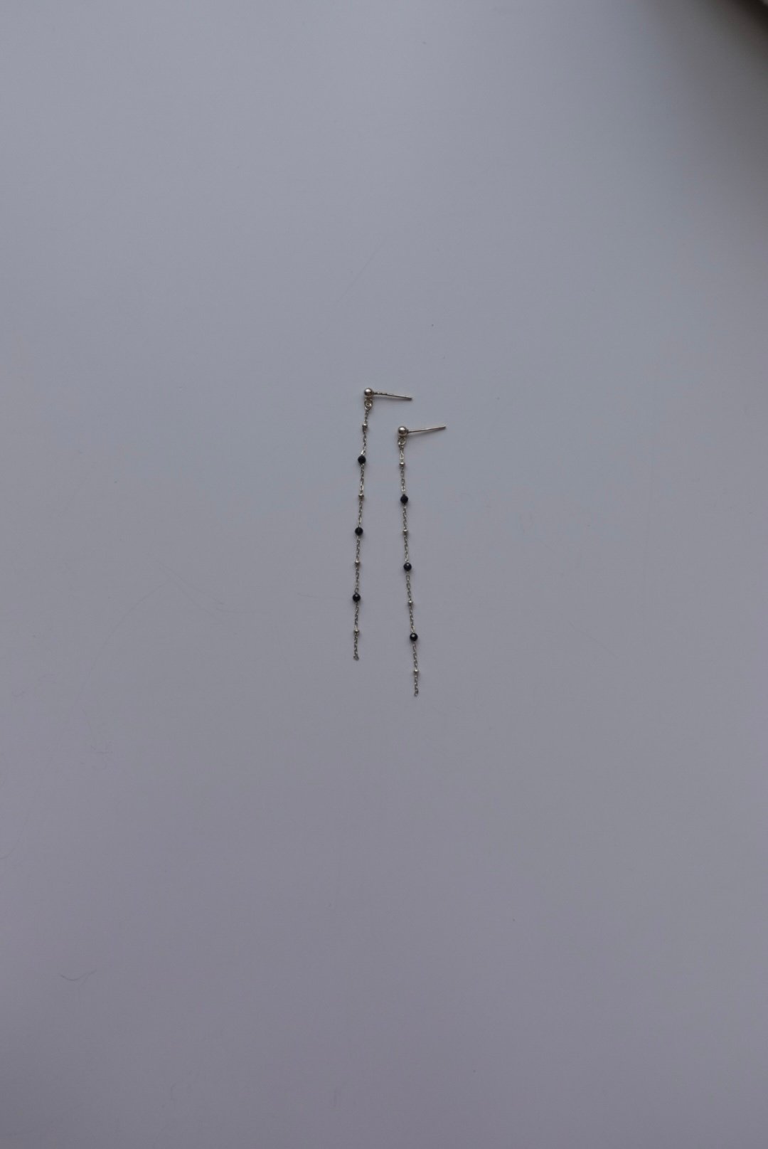 黑尖晶間隔圓珠耳環 S925