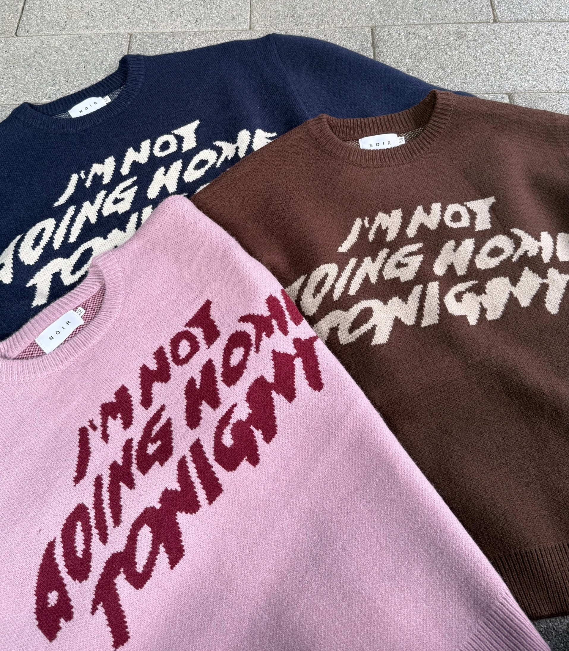 【現貨】英文字母短寬超親膚彈力針織毛衣