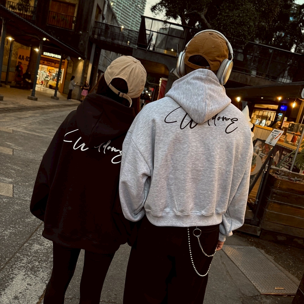 【現貨】短寬簡單草寫英文刷毛重磅帽T