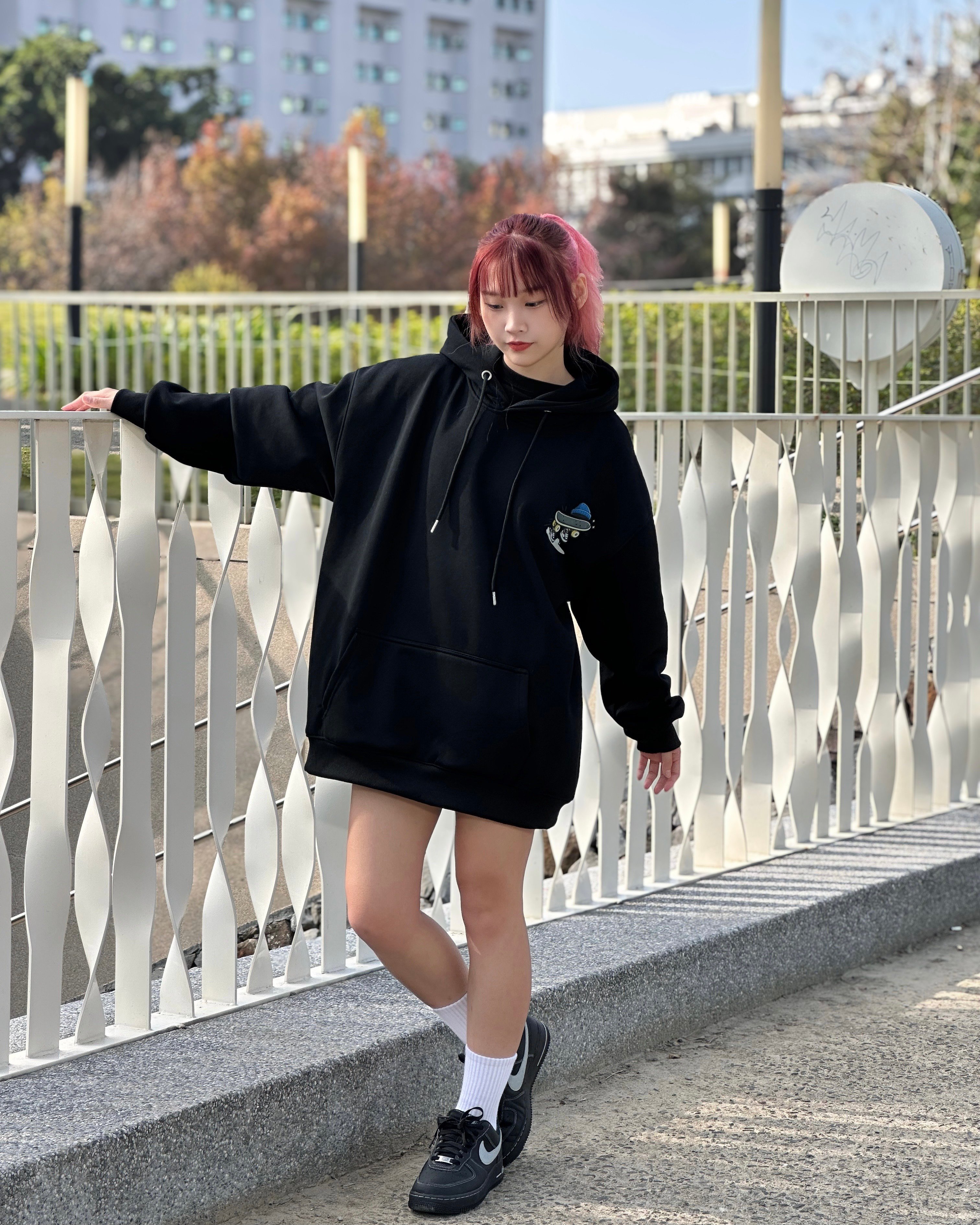 【現貨速發】噴漆滑板少年牛奶絨帽T