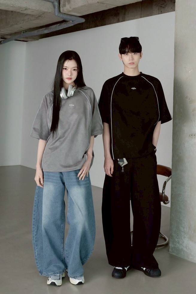 【現貨】銀膠圖標織帶麂皮短T