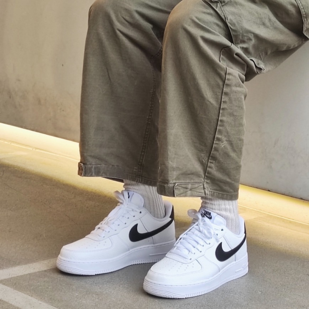 【現貨】Nike Air Force 1白黑勾荔枝皮 白底黑勾｜CT2302-100 CT3839-100