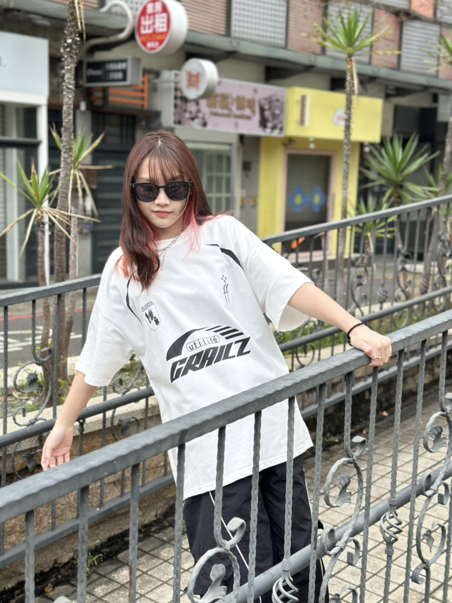 【現貨】賽車風徽章印花短T