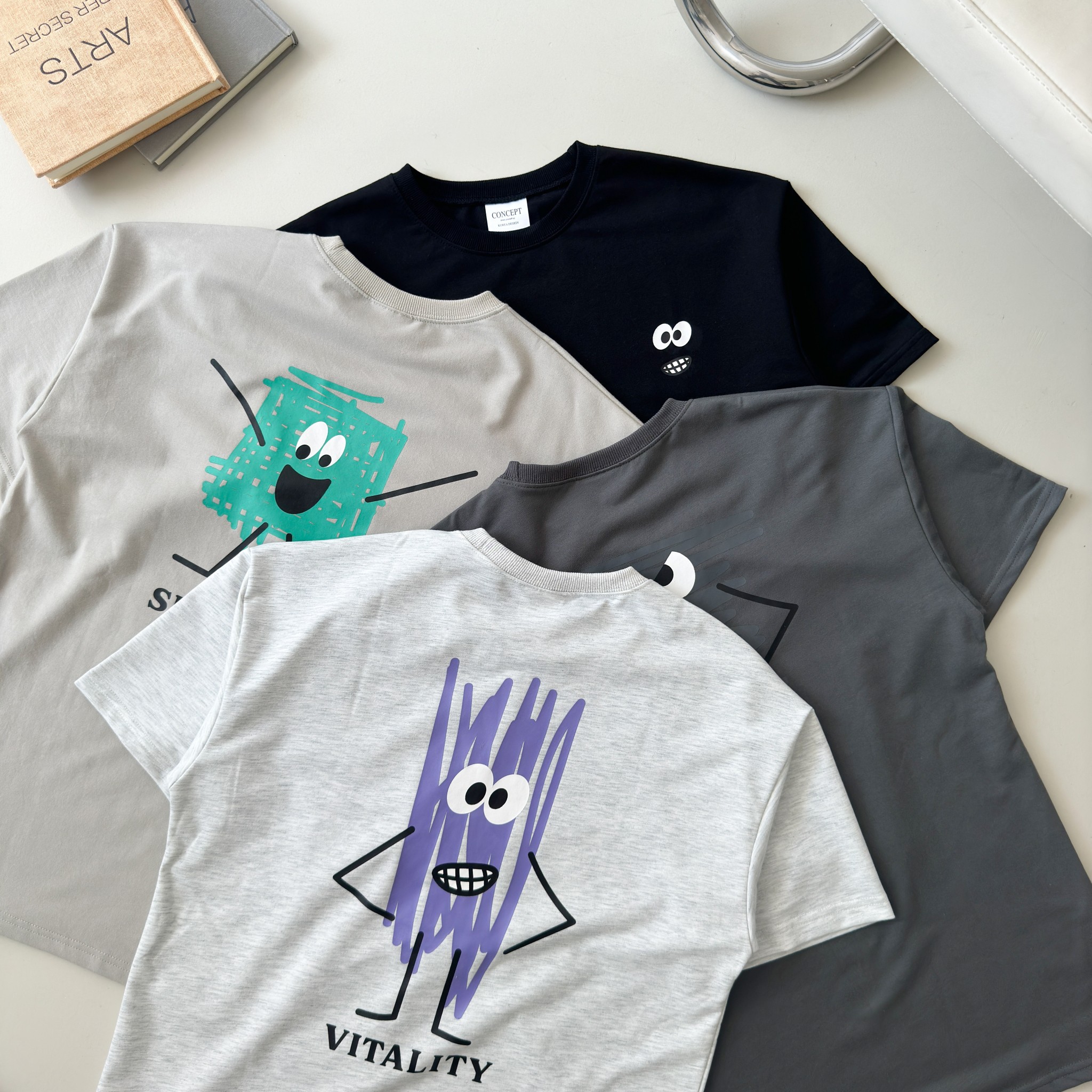 【四色同步隊服首選】手繪塗鴉印花短T