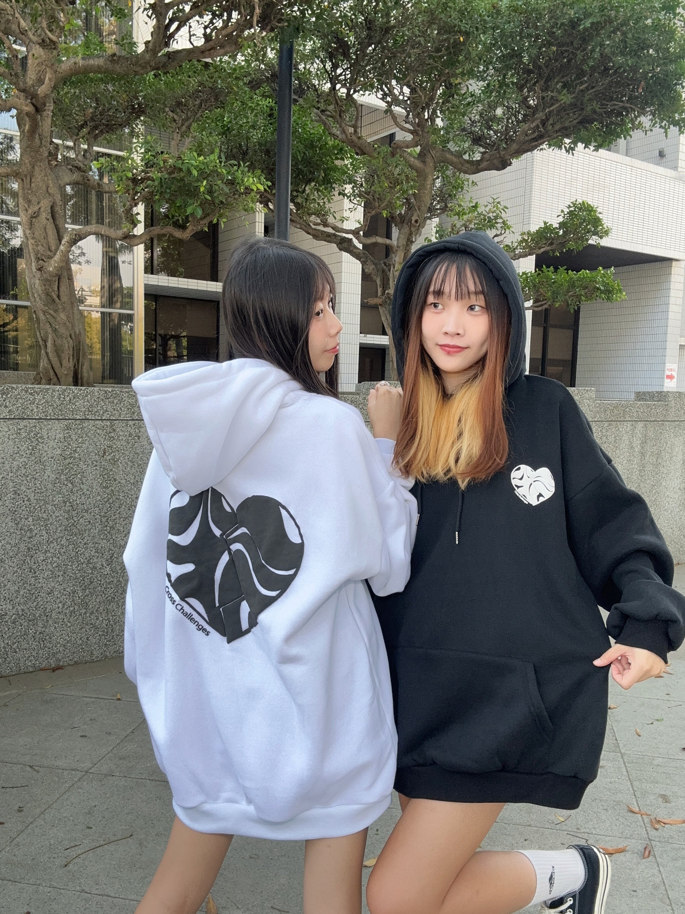 【現貨】Cross Challenges 發泡愛心切割帽T