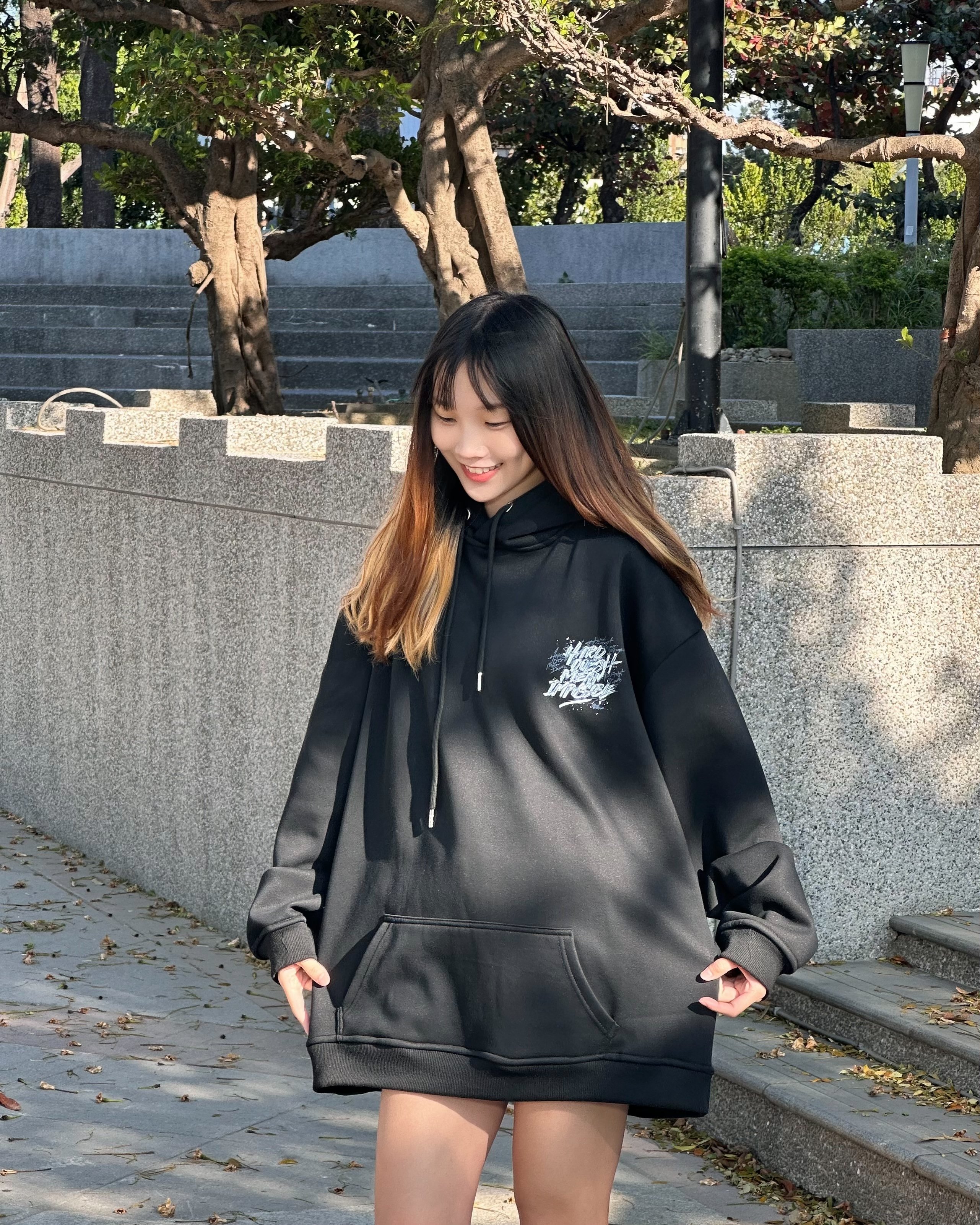 【現貨速發】藝術英文塗鴉牛奶絨帽T