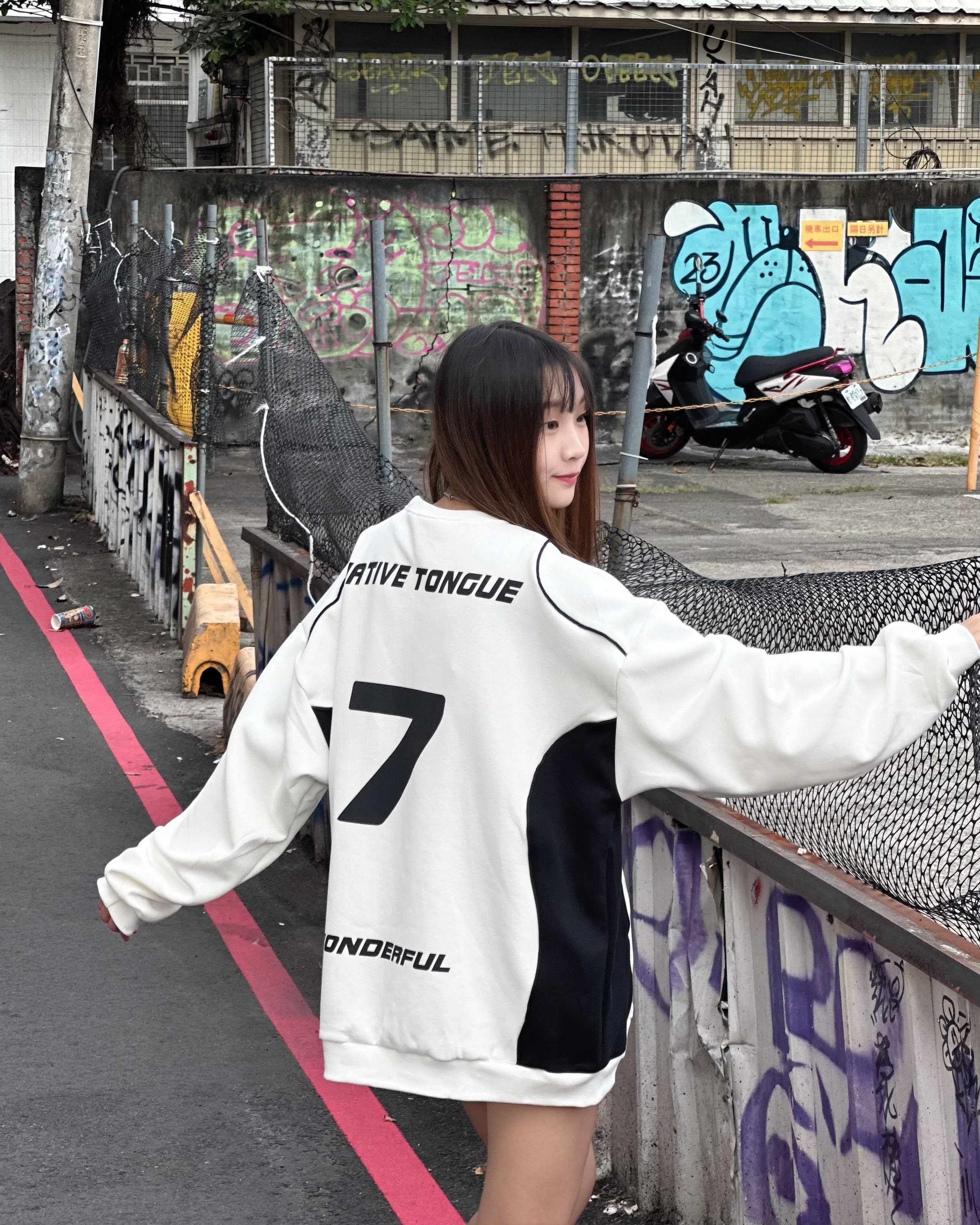 【現貨】NATIVE TONGUE 7號拼接賽車風大學T