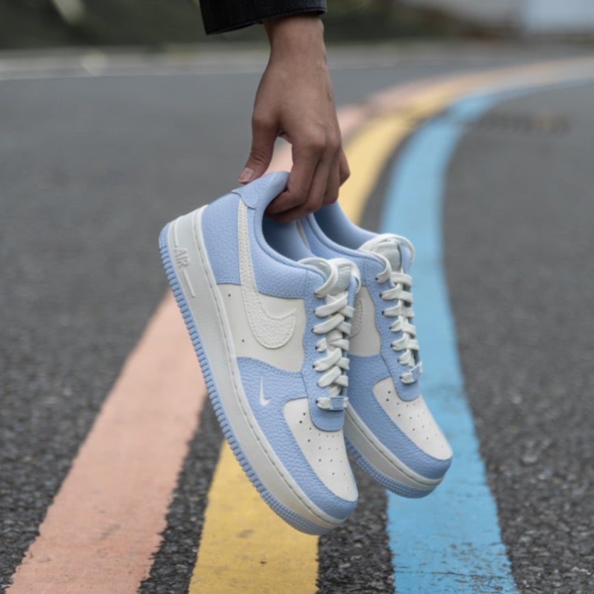 【清爽蘇打配色爆款】NIKE AIR FORCE 1 寶寶藍 奶油藍 小勾 雙勾 女鞋｜IV3222-400