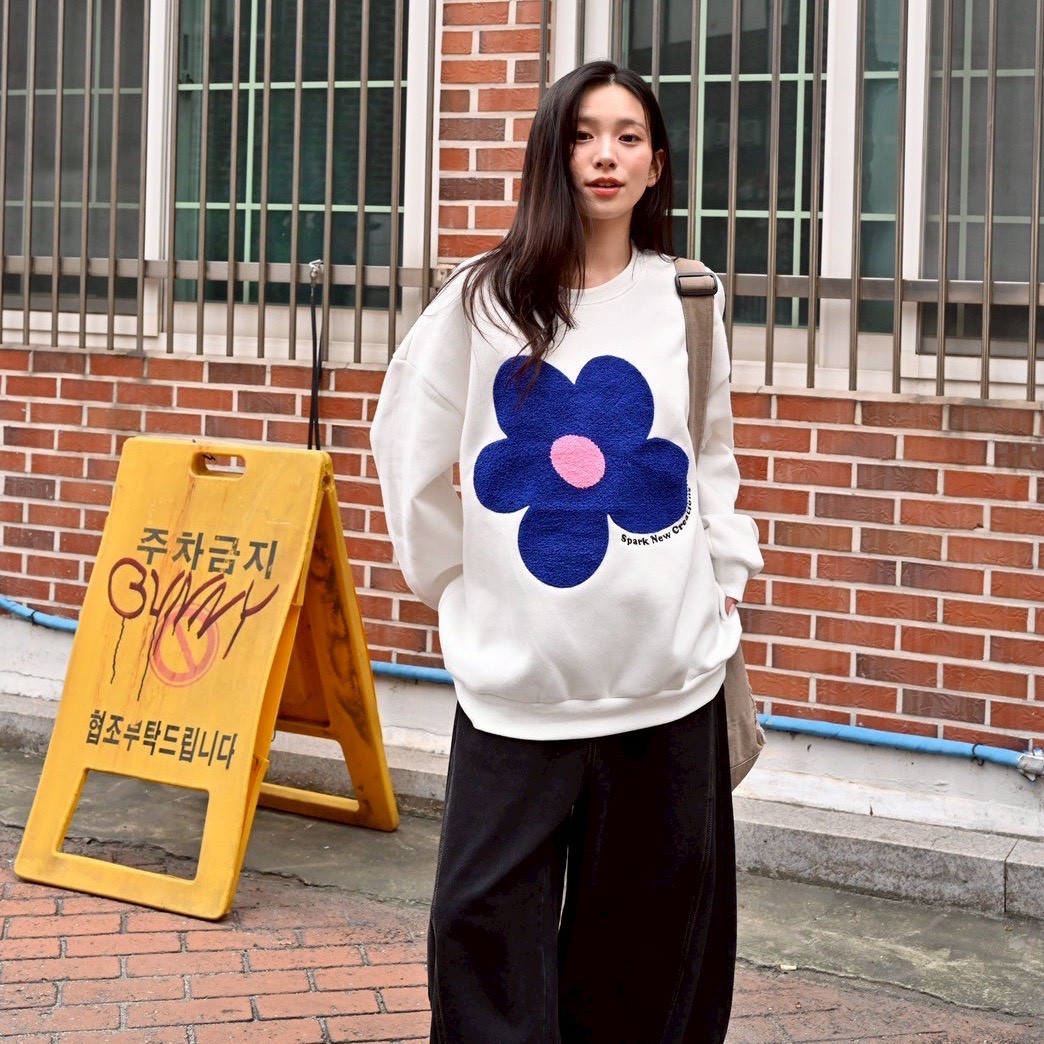 【現貨】毛巾繡花朵大學T