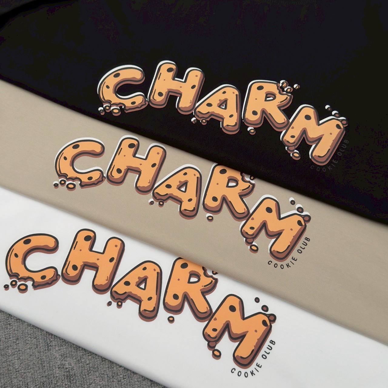 【SORONA® 涼感現貨】CHARM餅乾字母印花短T