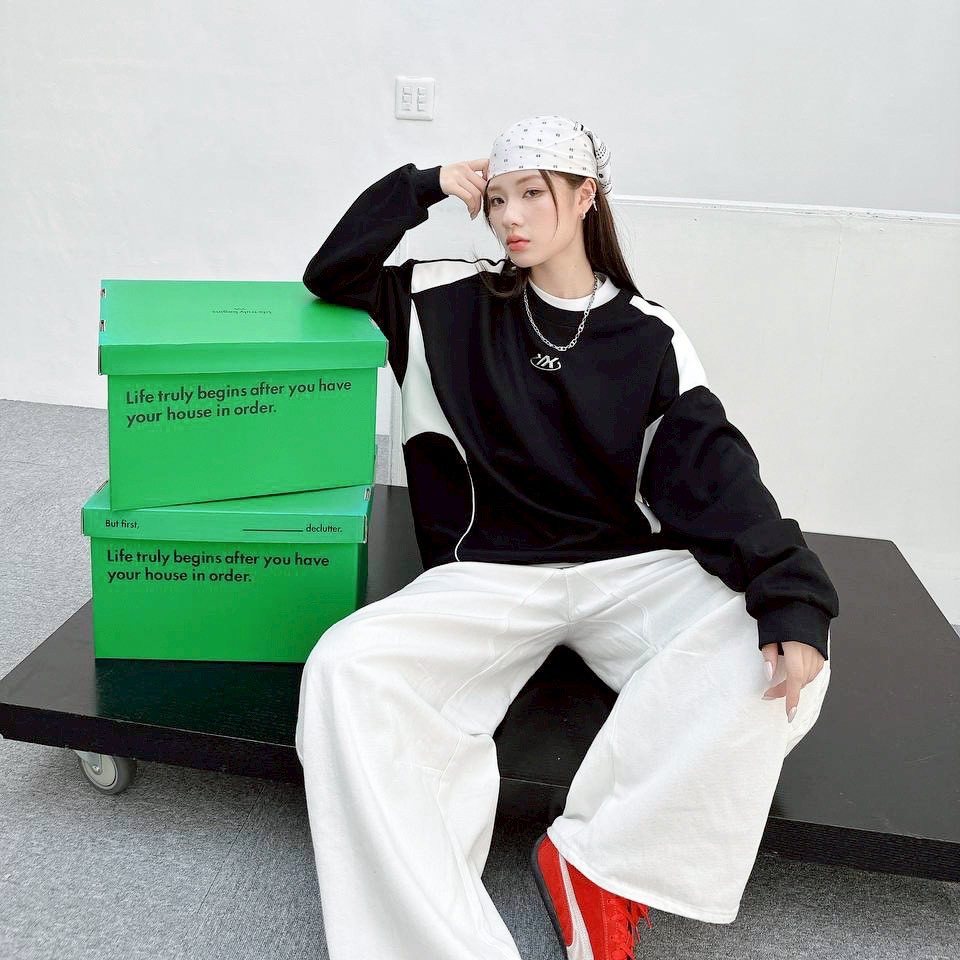 【現貨】 YX銀膠拼接大學T