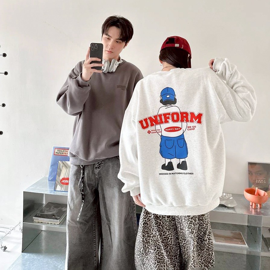 【現貨】UNIFORM男孩背影大學T