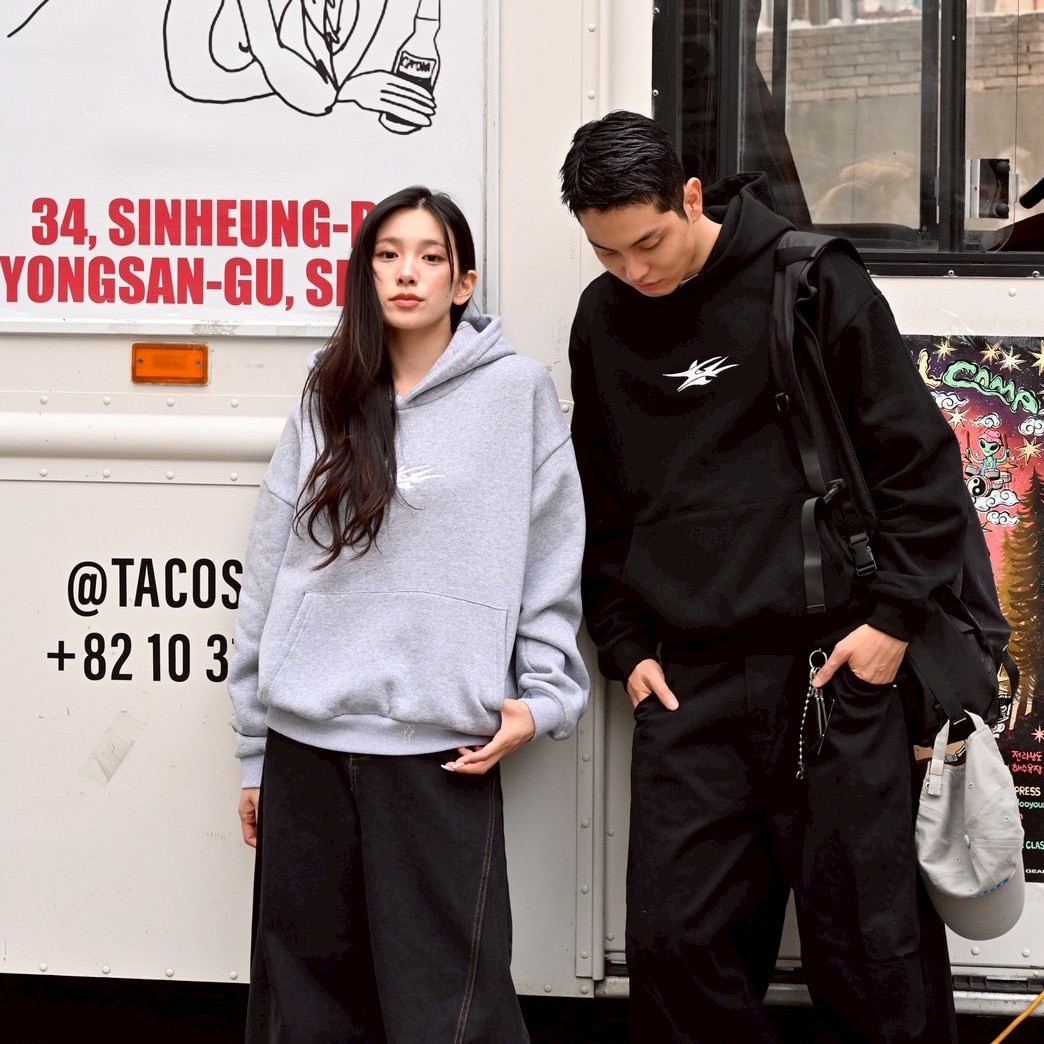 【現貨】CROSS SPACES 圓標刺繡短寬帽T