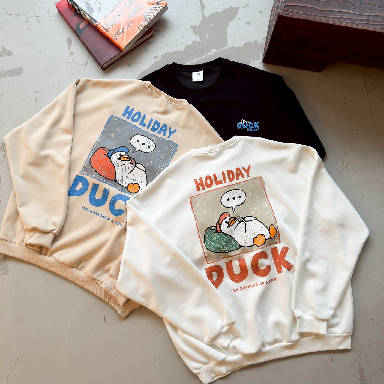 【現貨】HOLIDAY DUCK 鴨子插畫感大學T