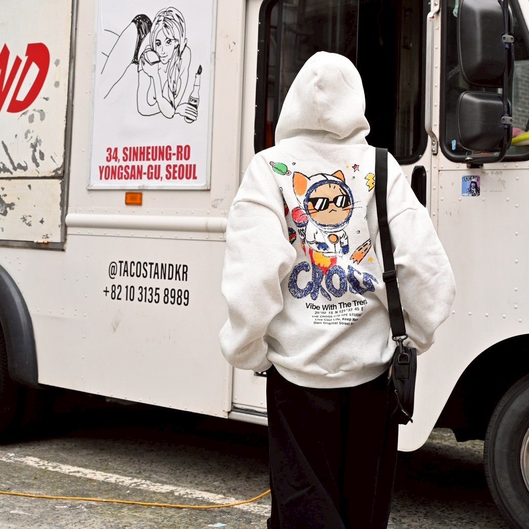 【現貨】CROSS 太空貓塗鴉感印花帽T