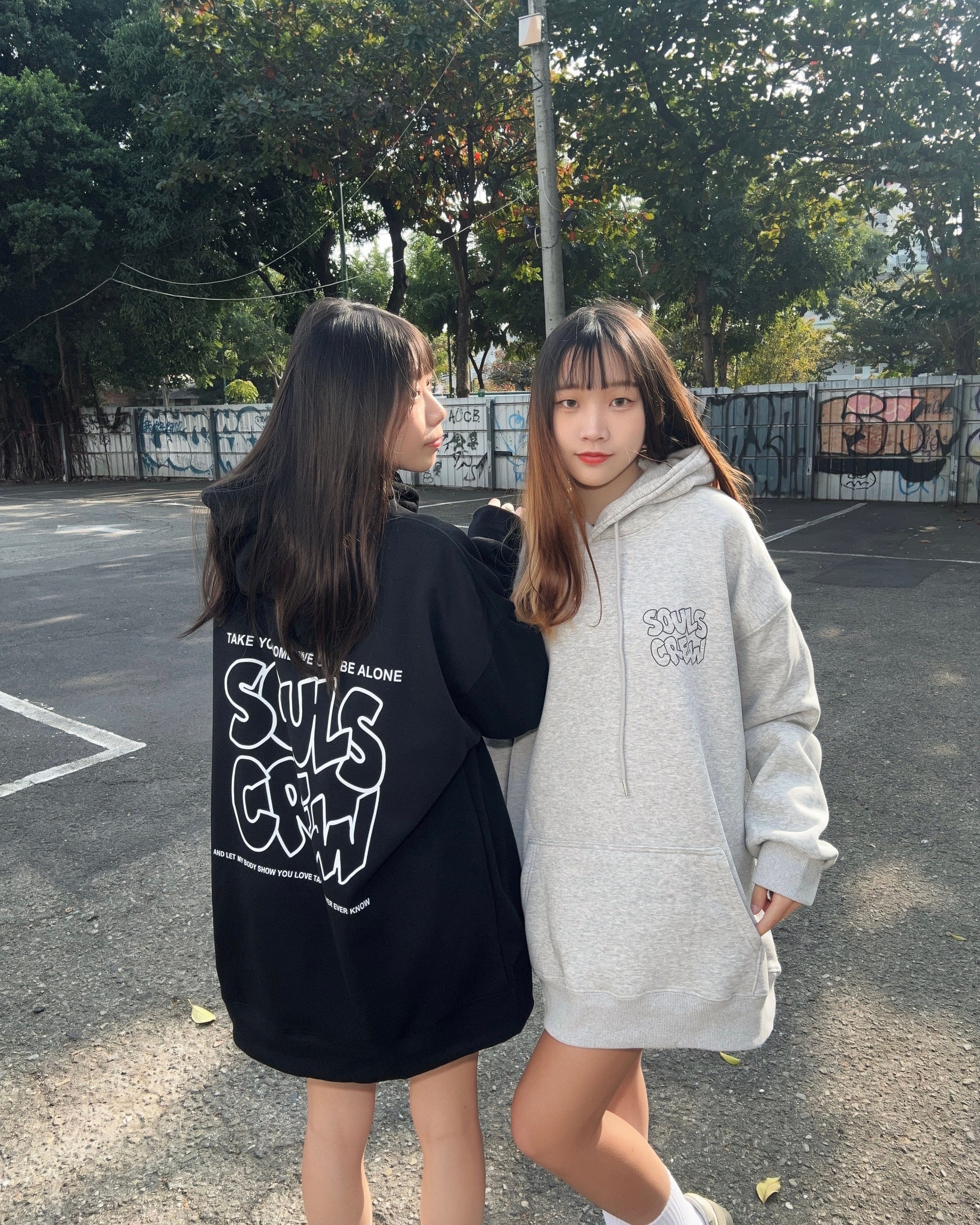 【現貨】簍空字母牛奶絨帽T