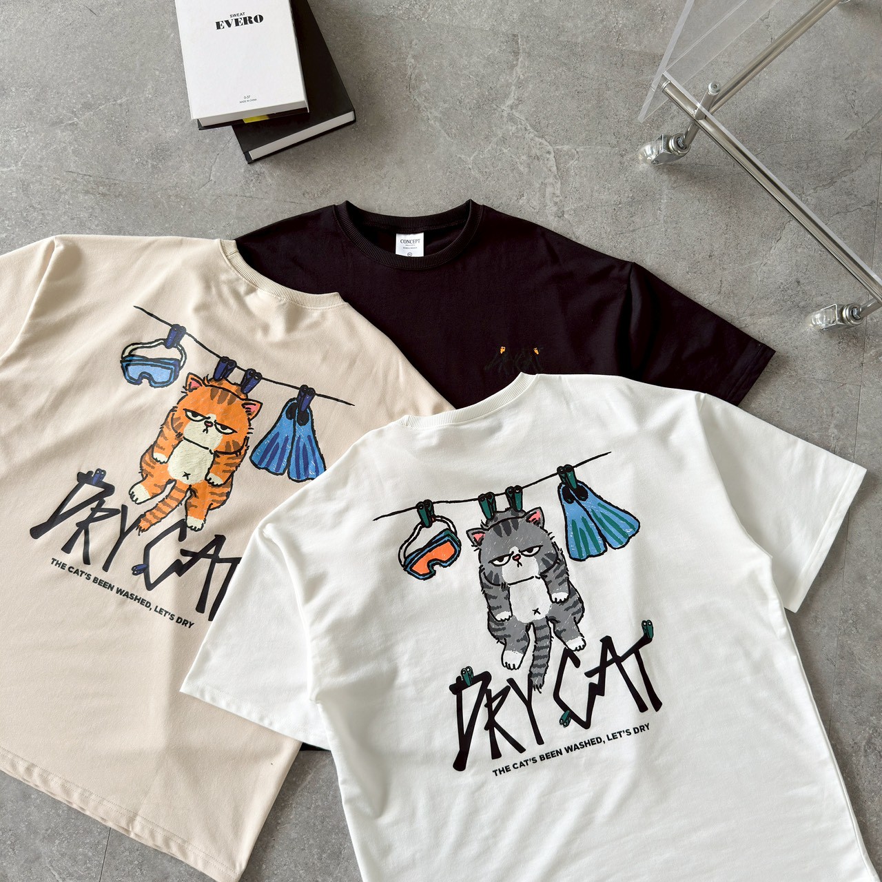 【現貨】DRY CAT曬貓咪插畫風短T
