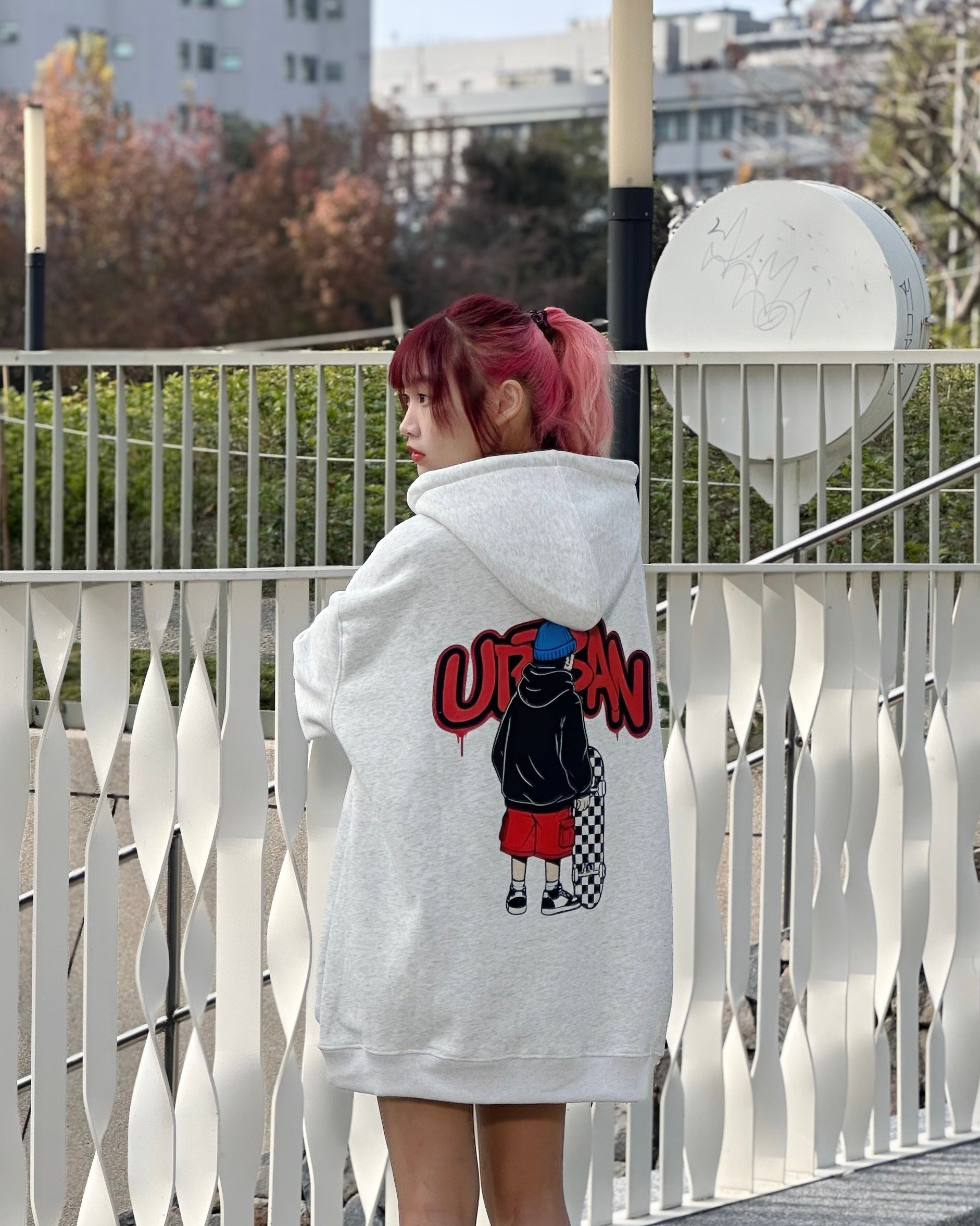 【現貨速發】噴漆滑板少年牛奶絨帽T