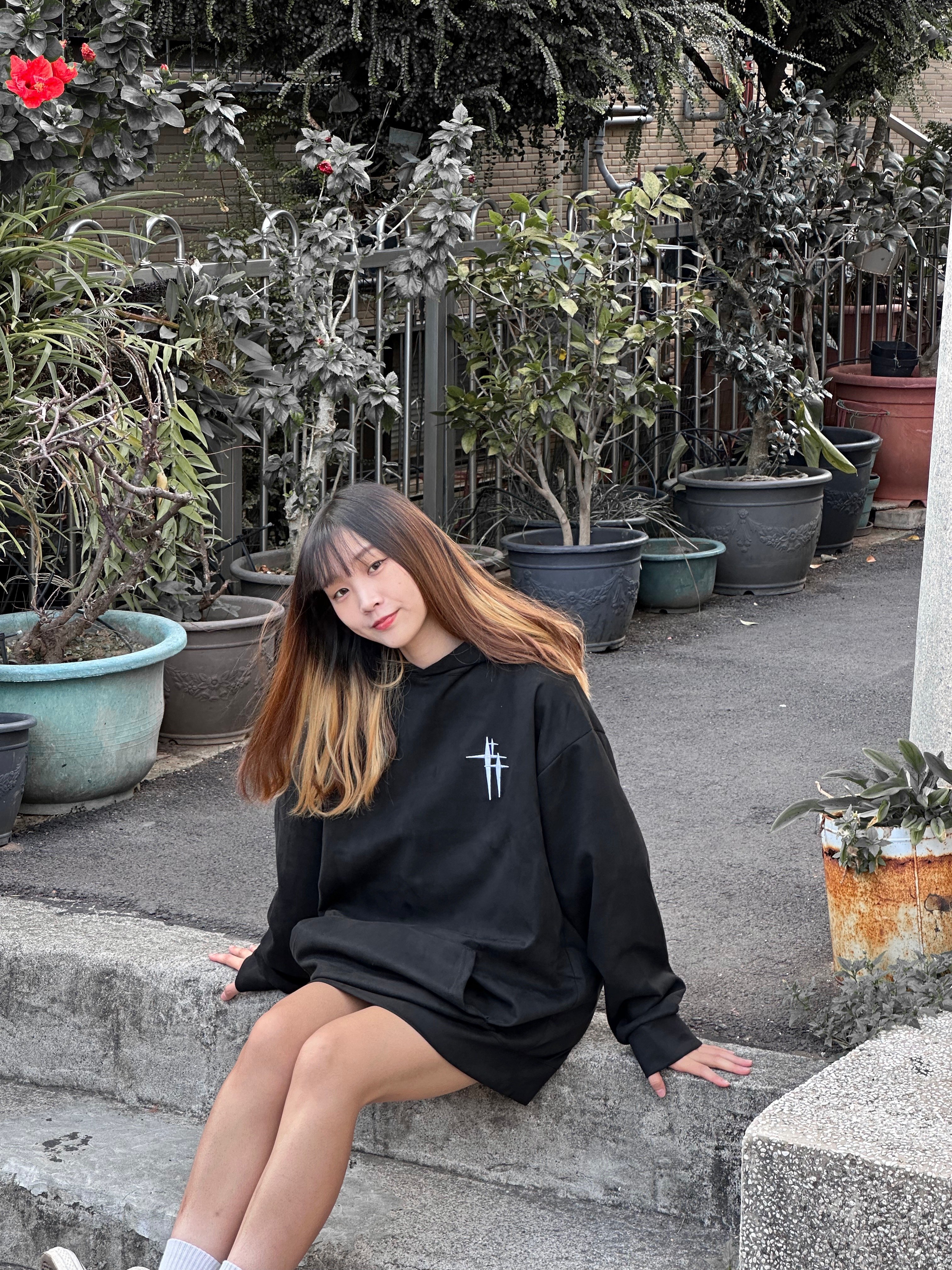 【現貨】十字星芒刺繡麂皮帽T