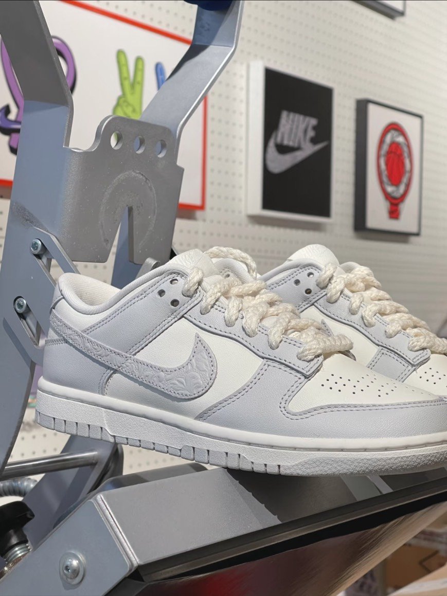 【現貨】NIKE Wmns Dunk Low Needlework 浮雕骨白灰｜FJ4553-133