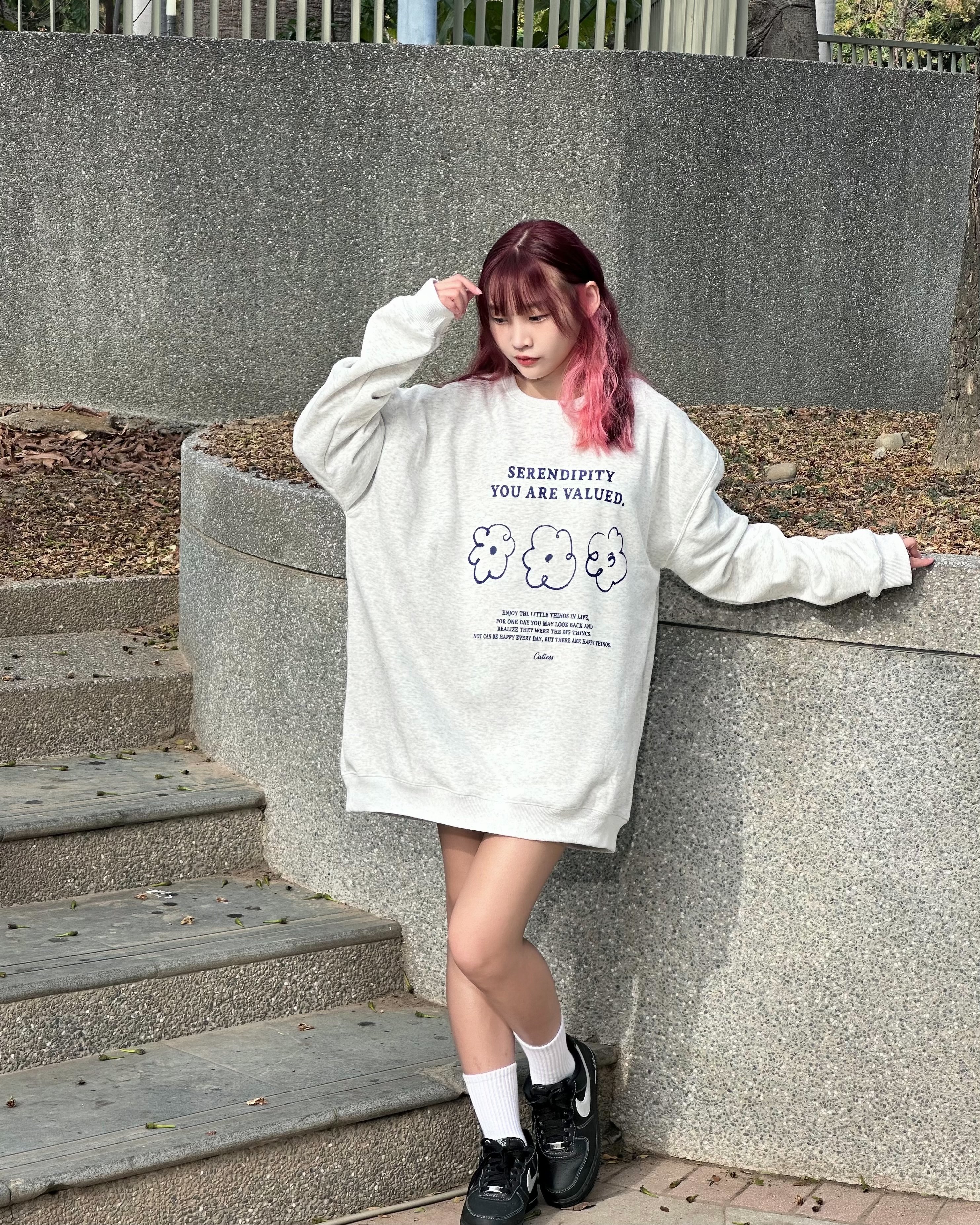 【仙女必帶款!!!】超Q小花牛奶絨大學T